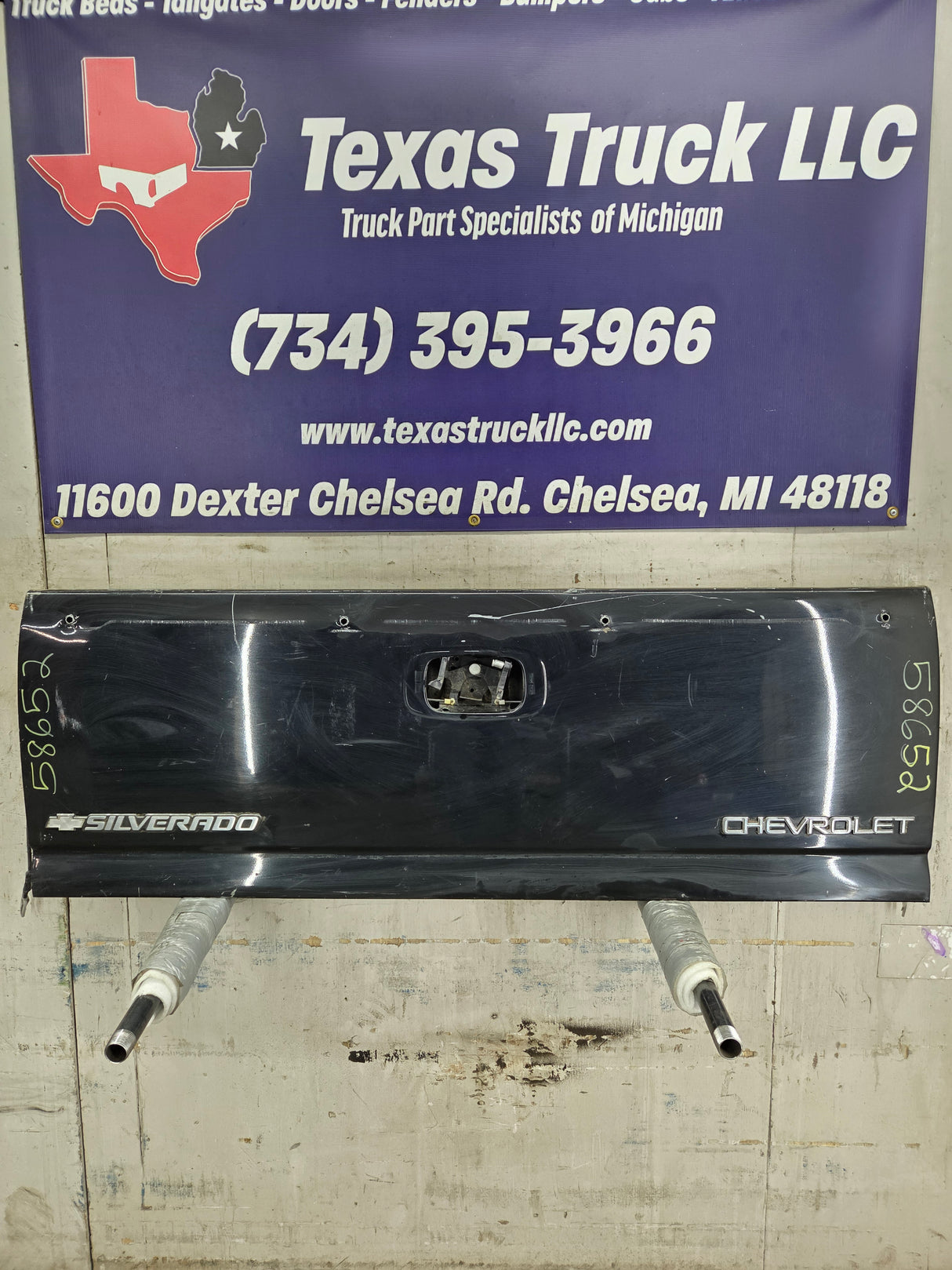 1999-2007 Chevrolet Silverado / GMC Sierra 1500 2500 3500 HD Tailgate