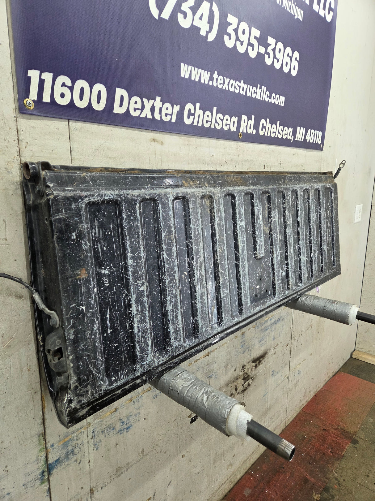 1999-2007 Chevrolet Silverado / GMC Sierra 1500 2500 3500 HD Tailgate