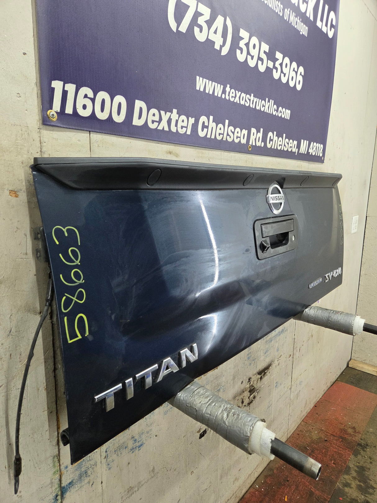 2013-2015 Nissan Titan Tailgate