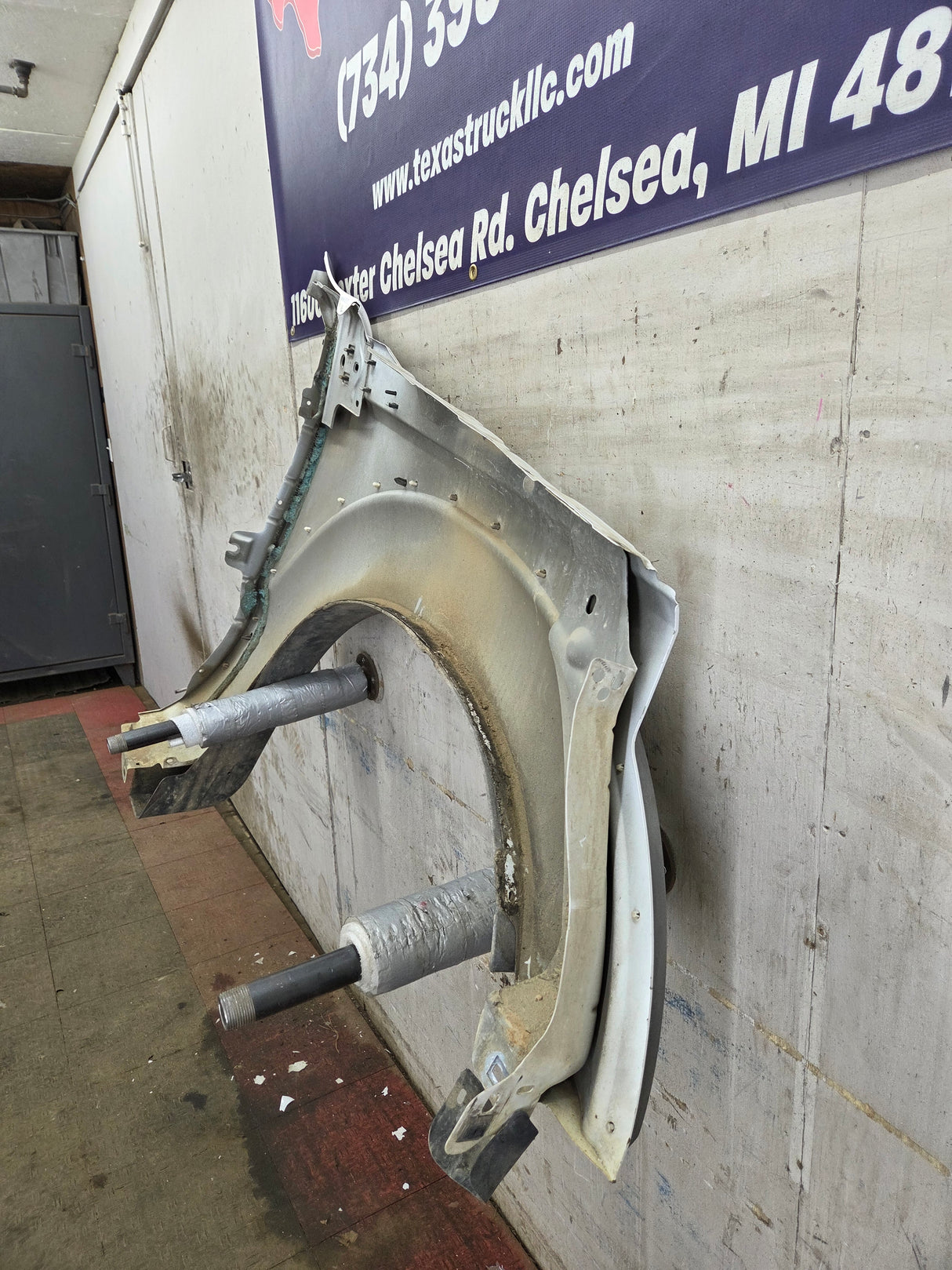 2011-2016 Ford Super Duty F450 F550 LH Driver Side Front Fender