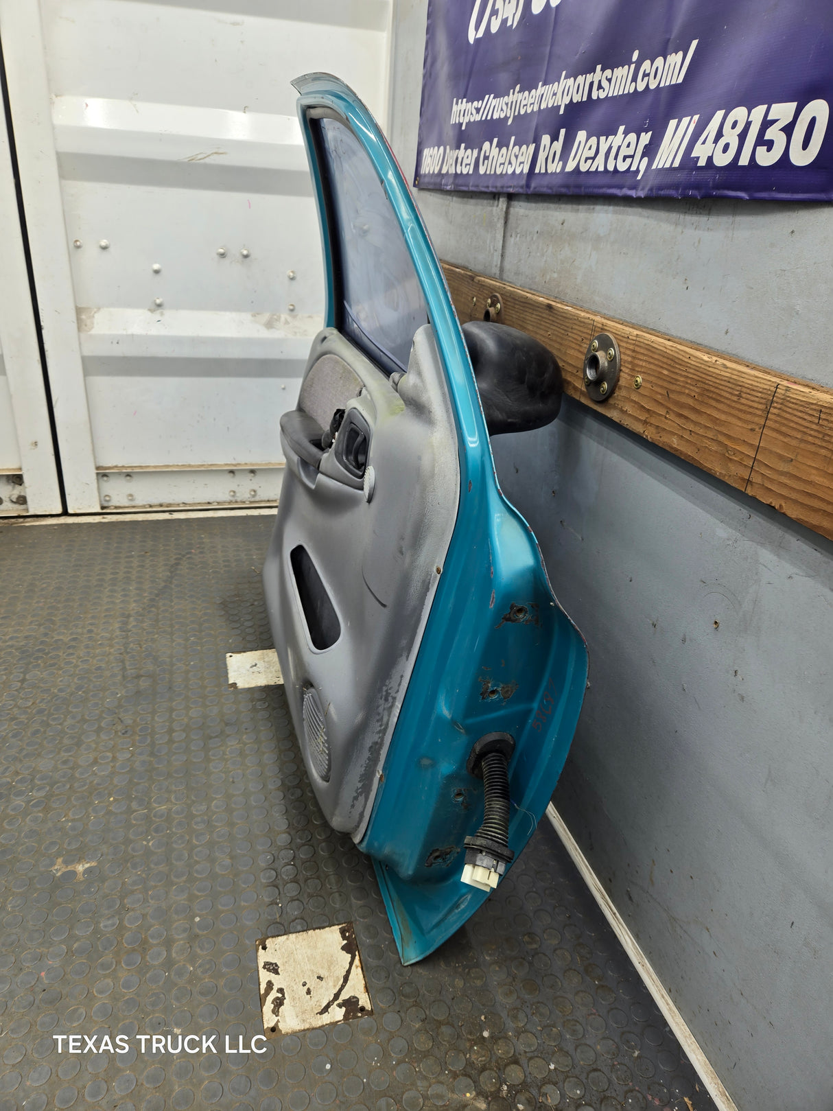 1997-2000 Dodge Dakota Driver Side LH Front Door