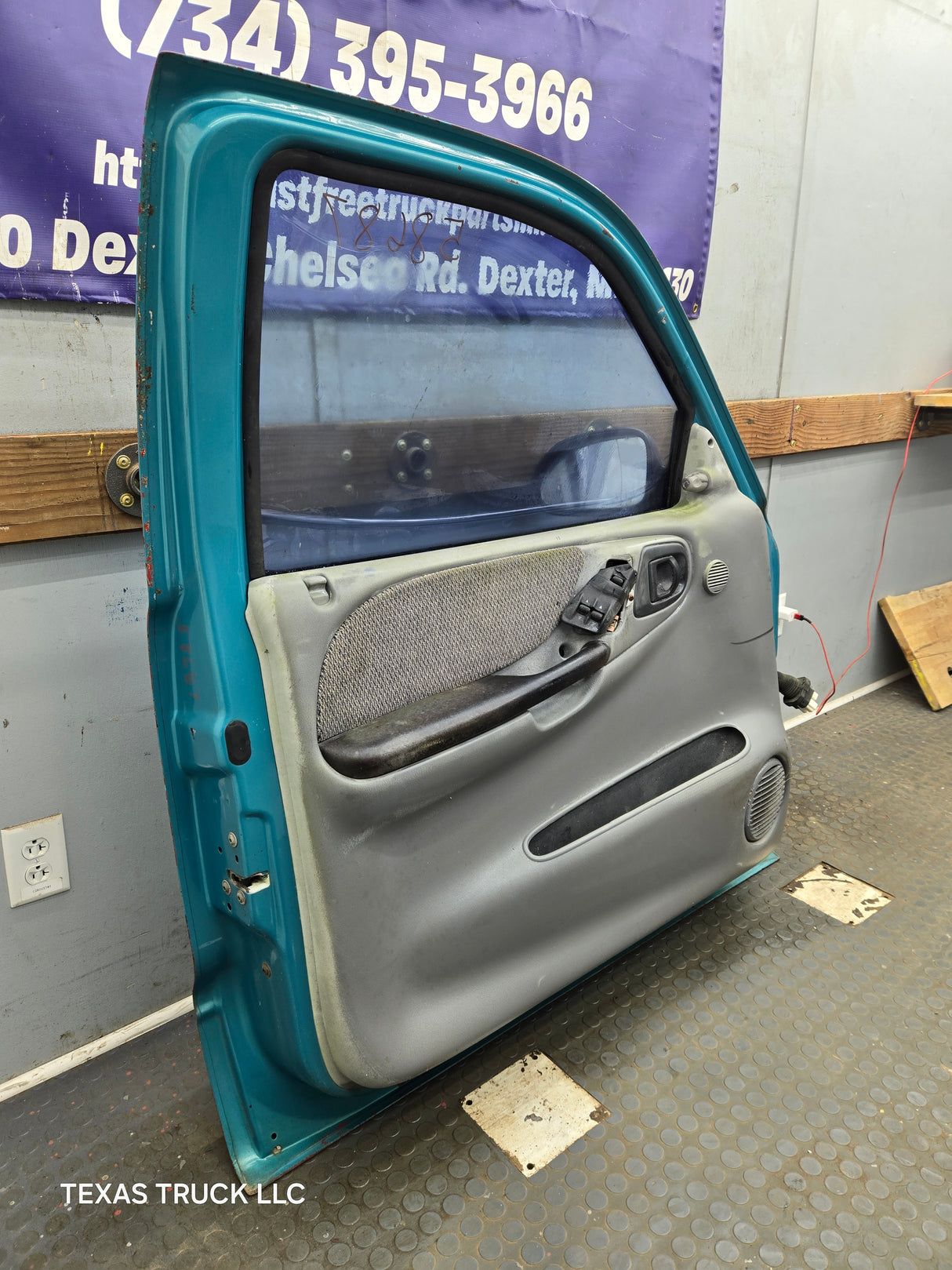 1997-2000 Dodge Dakota Driver Side LH Front Door