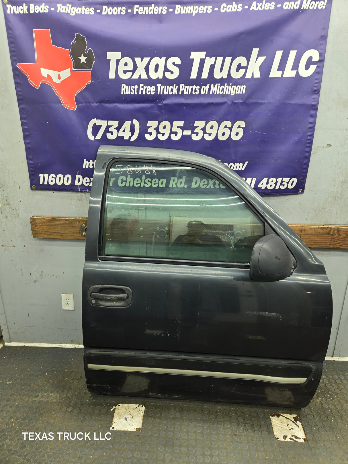 1999-2006 Chevrolet Silverado / GMC Sierra 1500 2500 3500 HD Front Passenger side Door RH