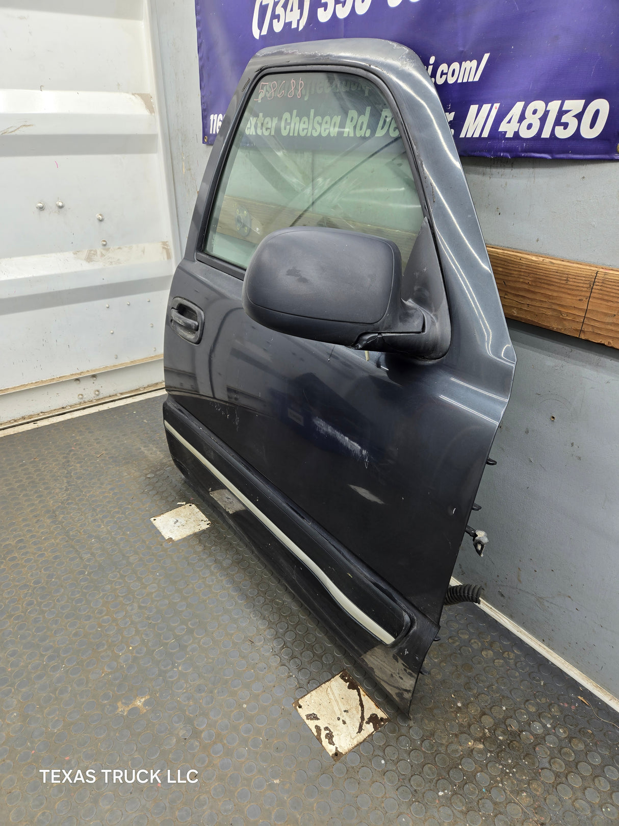 1999-2006 Chevrolet Silverado / GMC Sierra 1500 2500 3500 HD Front Passenger side Door RH