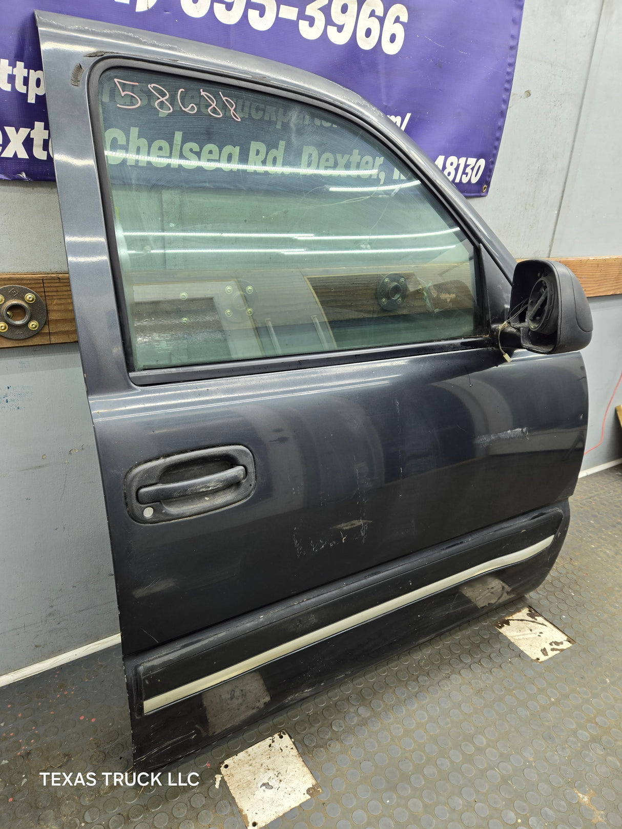1999-2006 Chevrolet Silverado / GMC Sierra 1500 2500 3500 HD Front Passenger side Door RH
