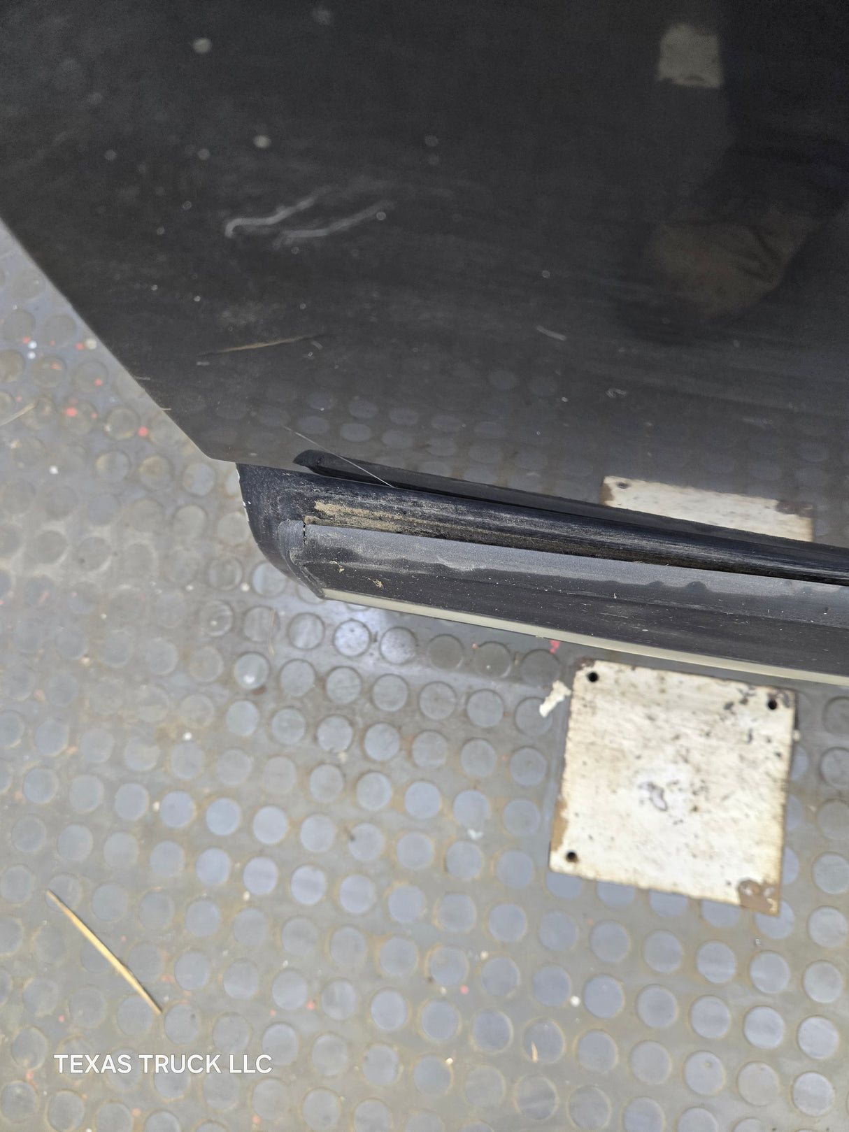 1999-2006 Chevrolet Silverado / GMC Sierra 1500 2500 3500 HD Front Passenger side Door RH