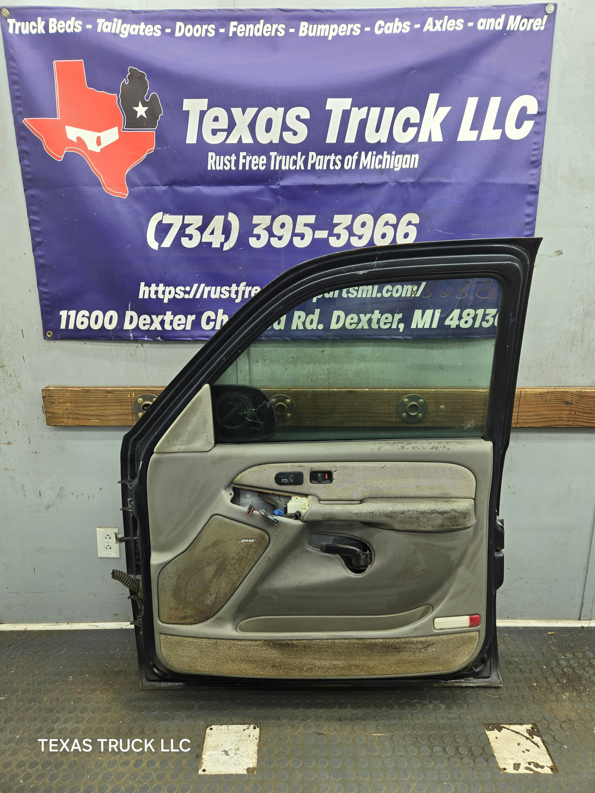 1999-2006 Chevrolet Silverado / GMC Sierra 1500 2500 3500 HD Front Passenger side Door RH