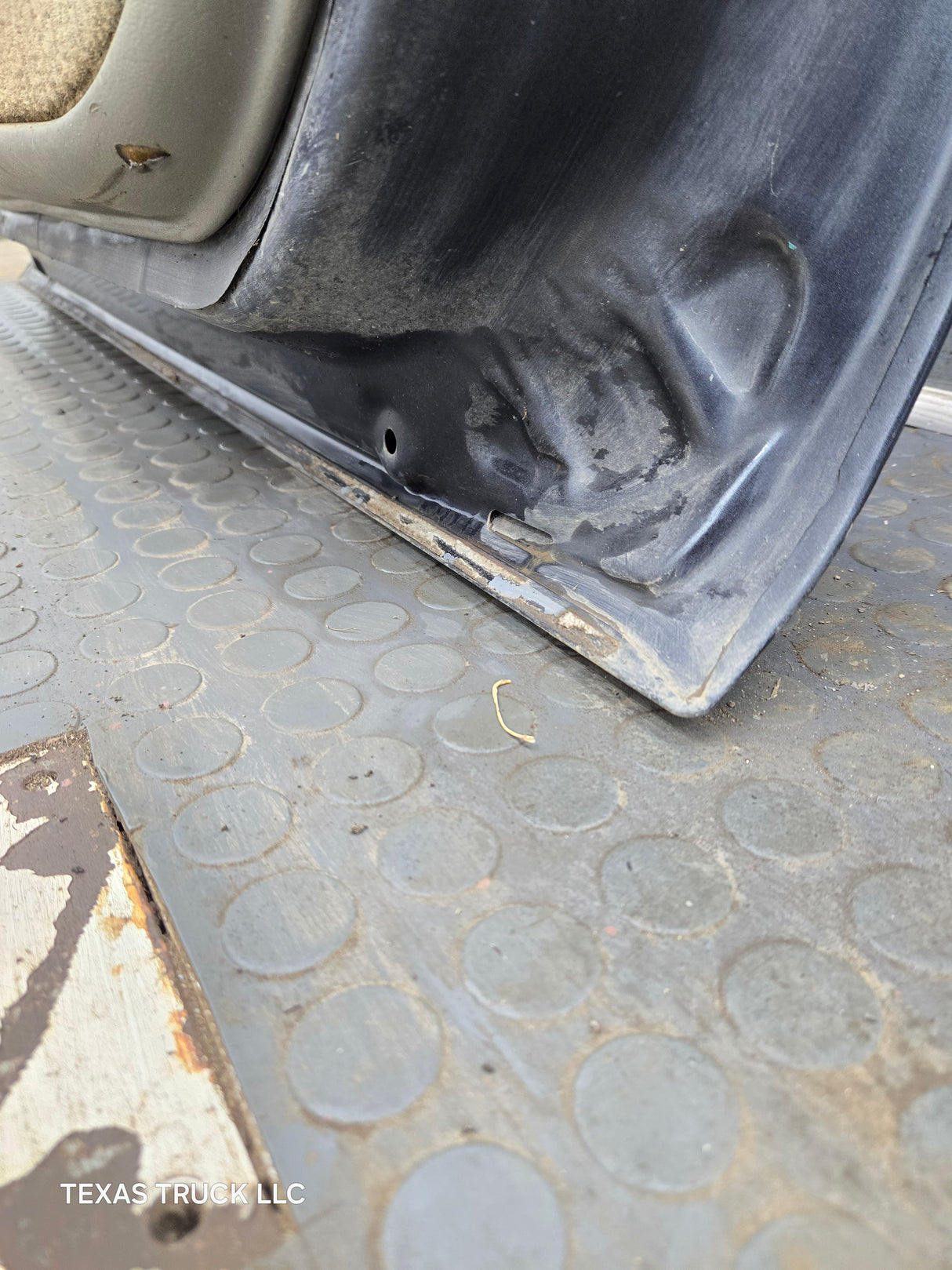 1999-2006 Chevrolet Silverado / GMC Sierra 1500 2500 3500 HD Front Passenger side Door RH