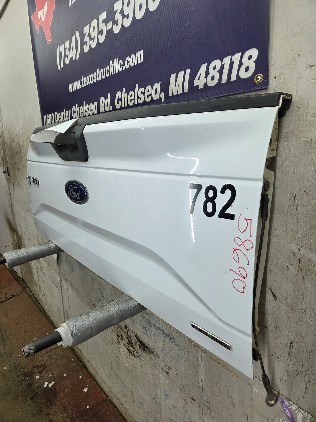2015-2017 Ford F150 Tailgate - Oxford White
