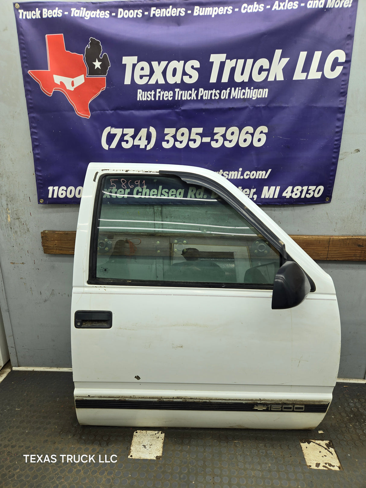 1988-2000 Chevrolet Silverado Suburban GMC Sierra RH Front Passenger Door