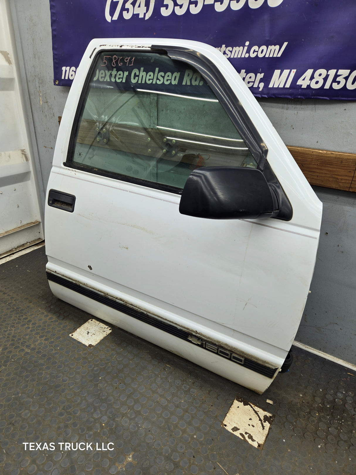 1988-2000 Chevrolet Silverado Suburban GMC Sierra RH Front Passenger Door