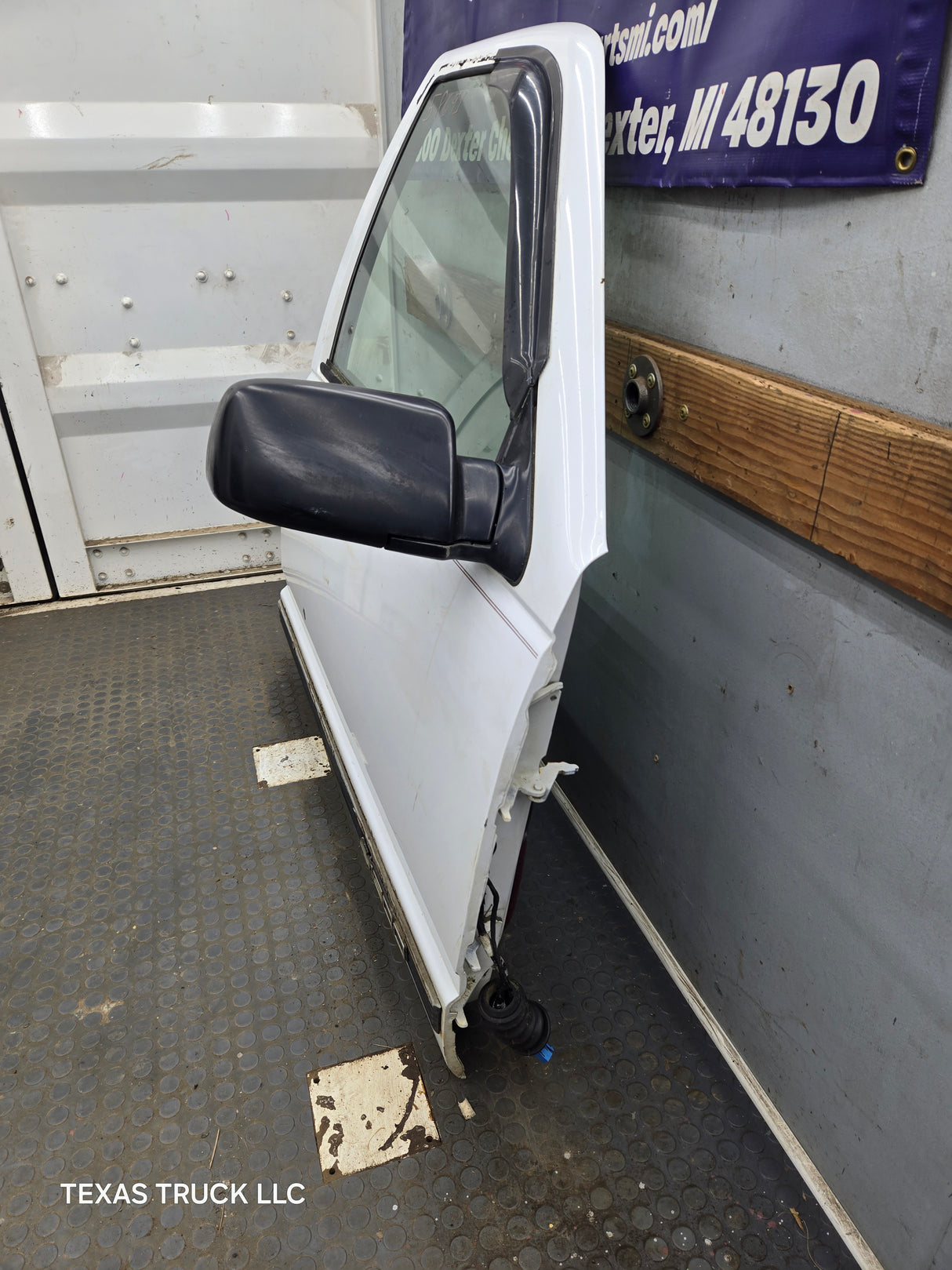 1988-2000 Chevrolet Silverado Suburban GMC Sierra RH Front Passenger Door