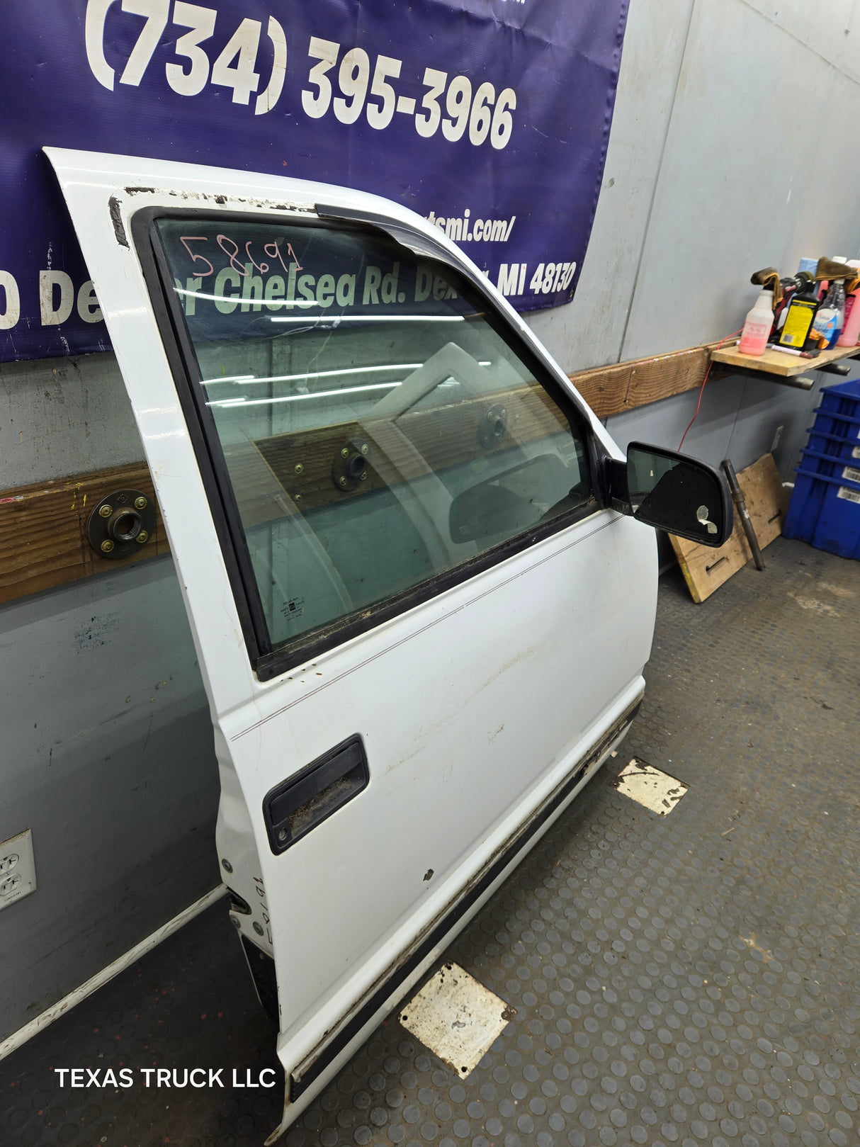 1988-2000 Chevrolet Silverado Suburban GMC Sierra RH Front Passenger Door
