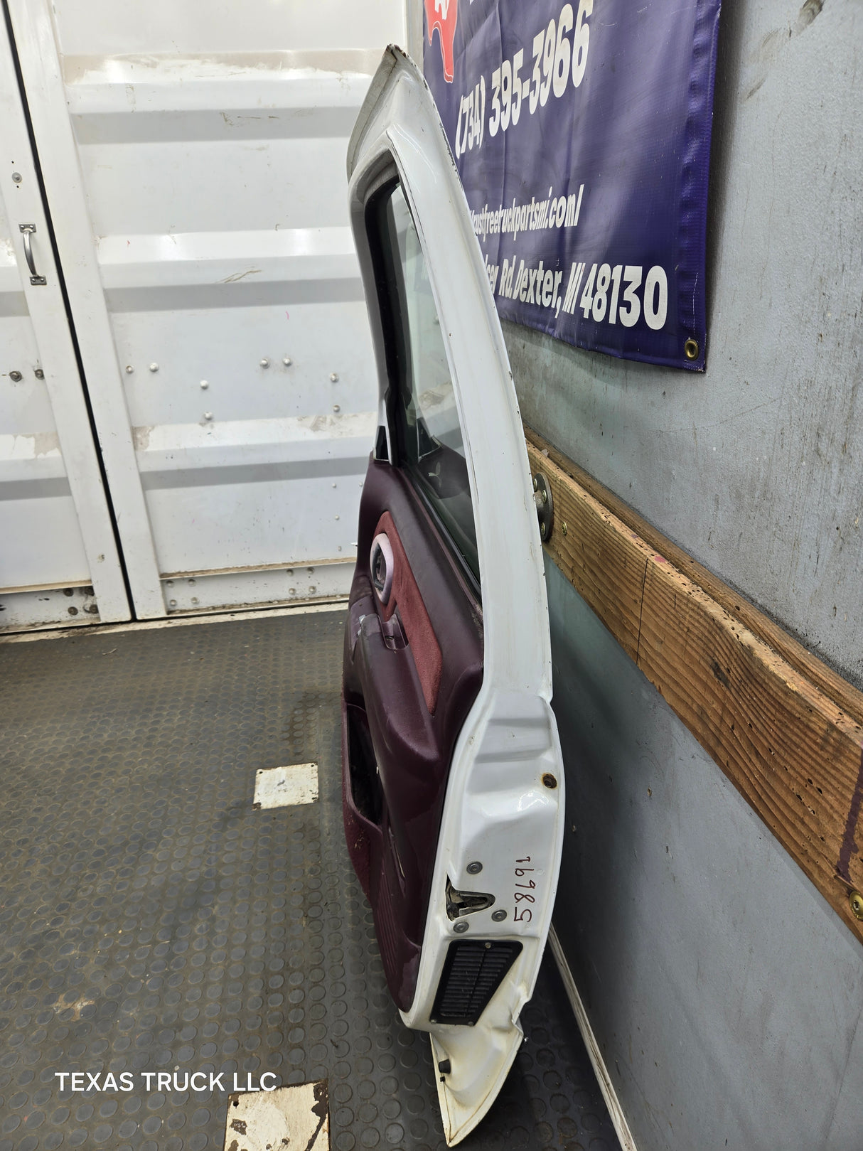 1988-2000 Chevrolet Silverado Suburban GMC Sierra RH Front Passenger Door