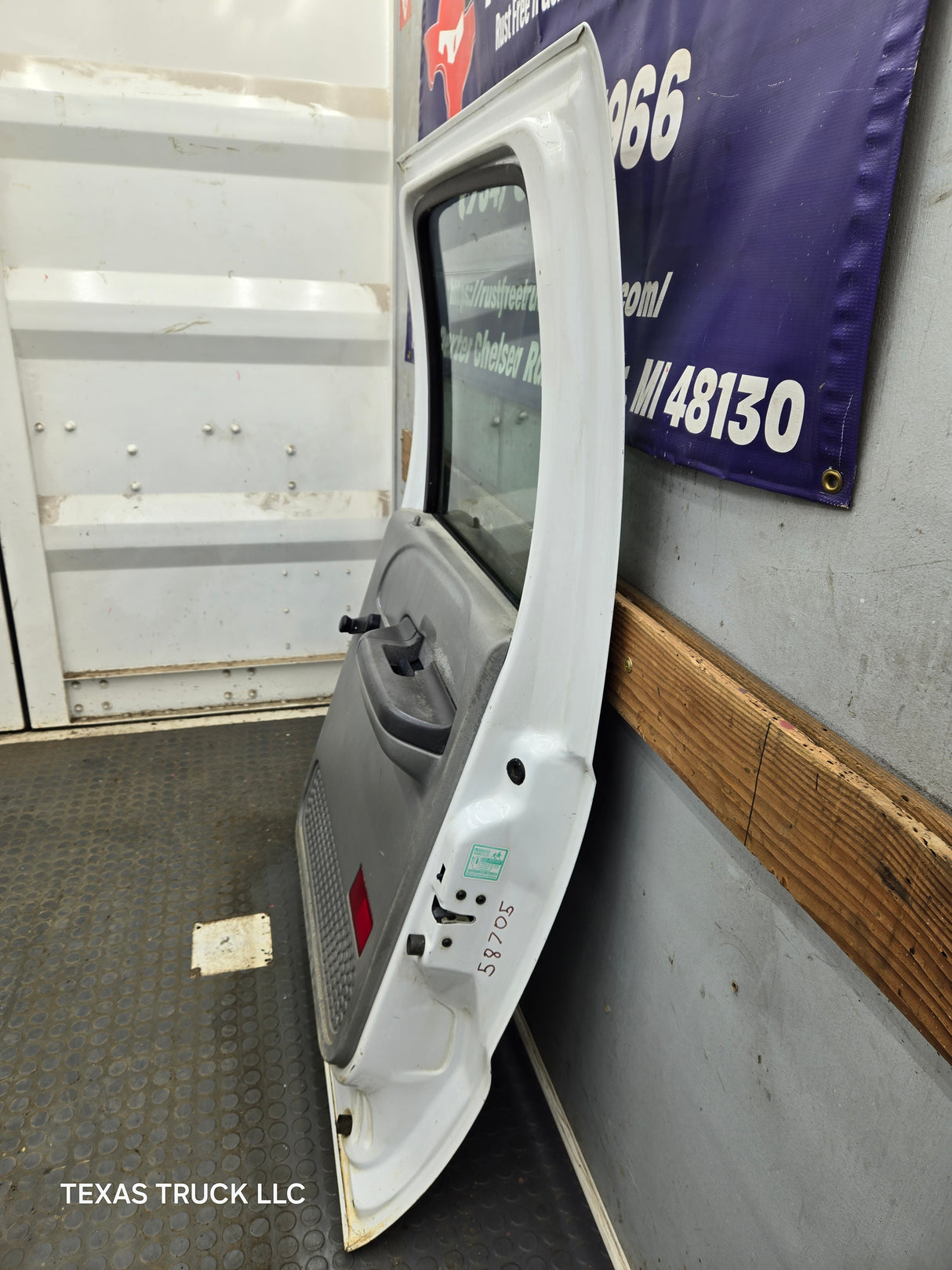 1999-2011 Ford Super Duty F250 F350 F450 F550 RH Crew Cab Passenger Side Rear Door
