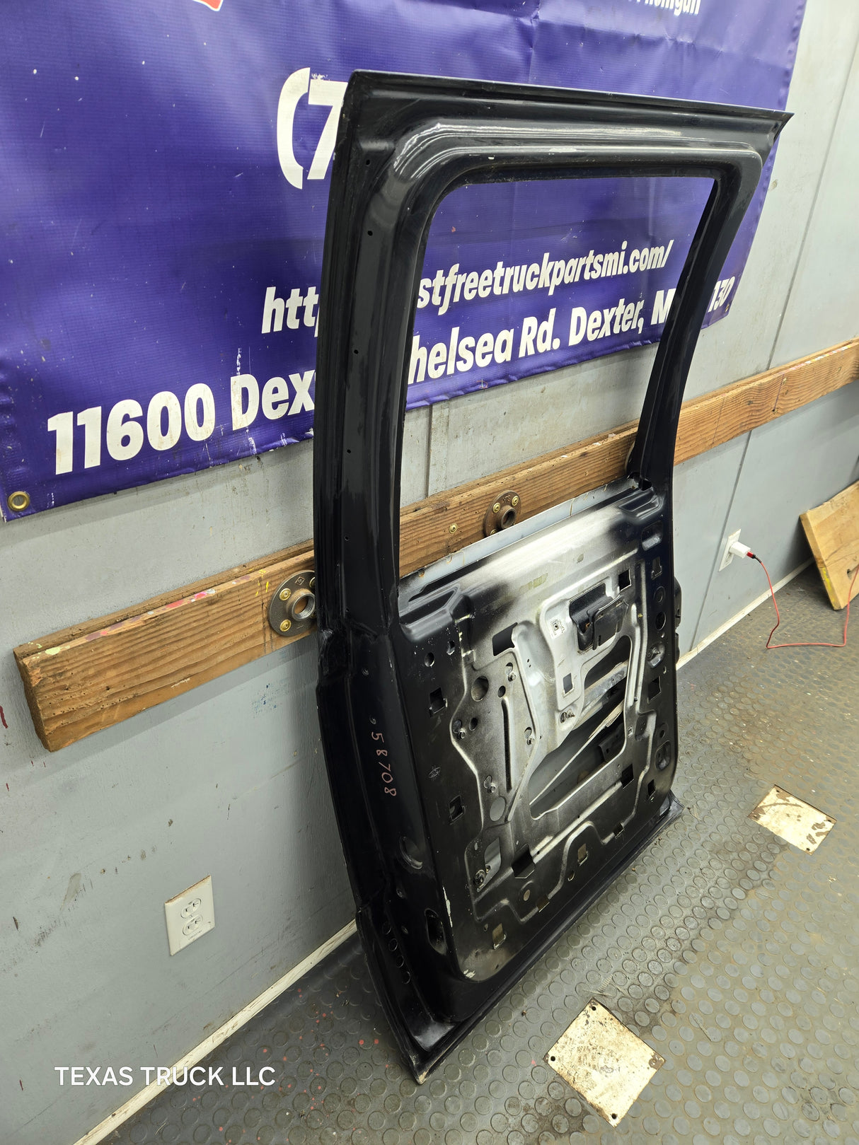 1999-2011 Ford Super Duty F250 F350 F450 F550 RH Crew Cab Passenger Side Rear Door