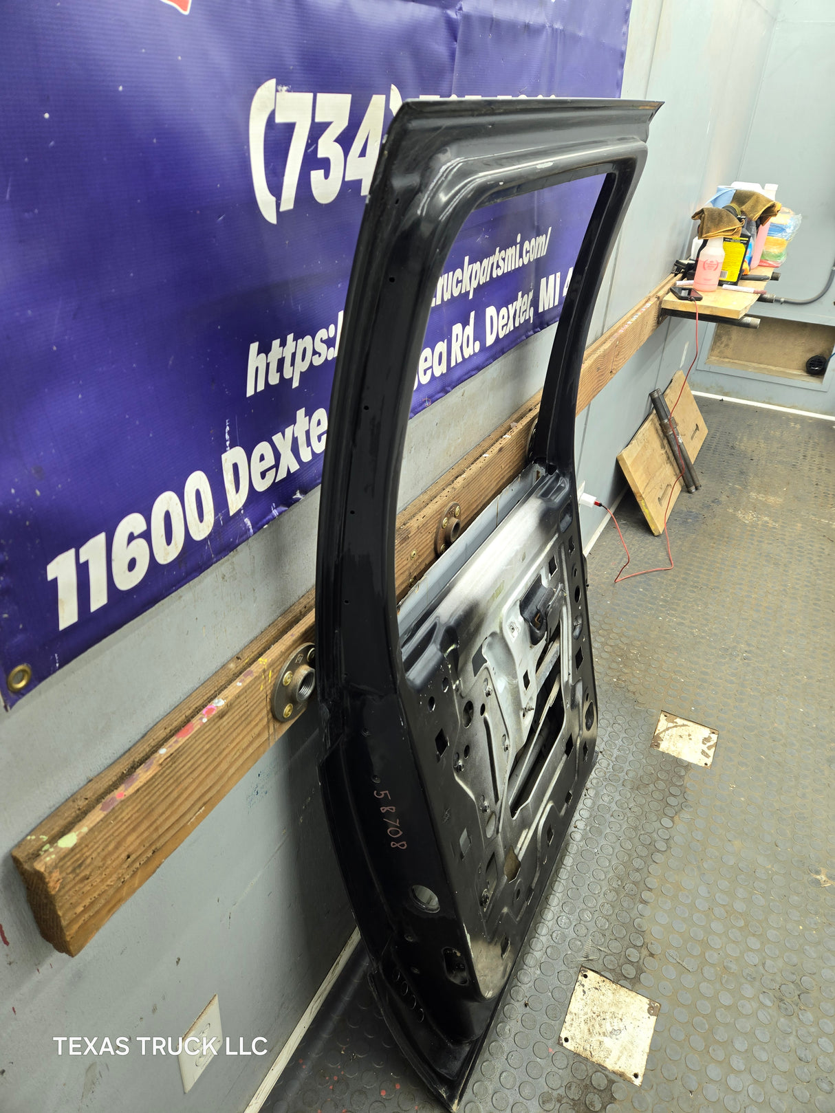 1999-2011 Ford Super Duty F250 F350 F450 F550 RH Crew Cab Passenger Side Rear Door