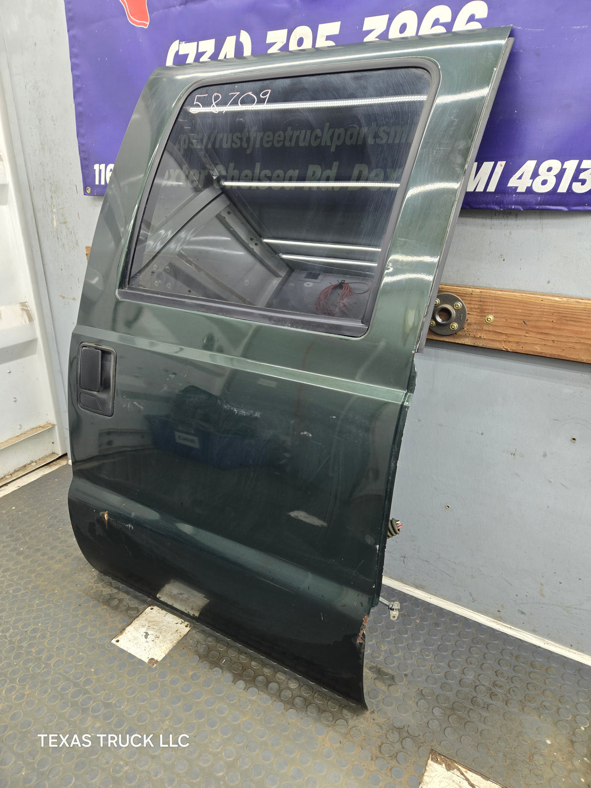 1999-2011 Ford Super Duty F250 F350 F450 F550 RH Crew Cab Passenger Side Rear Door