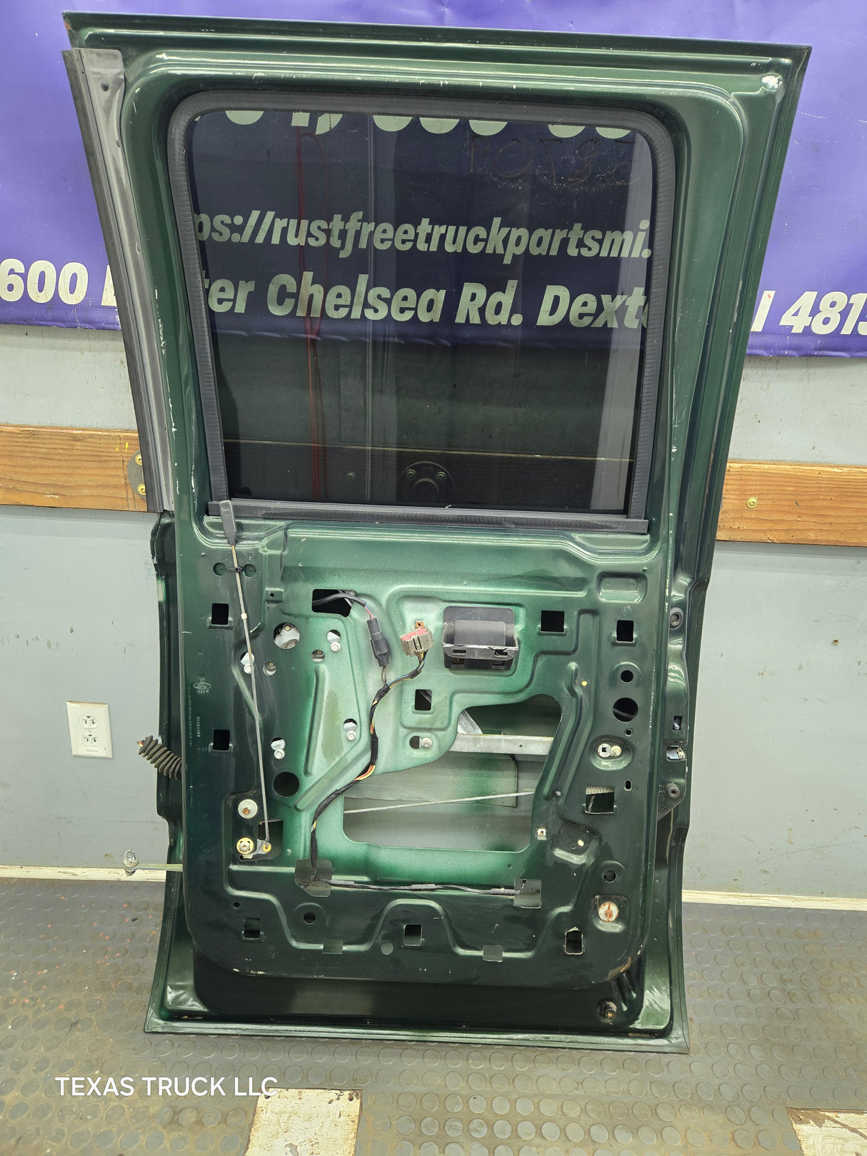 1999-2011 Ford Super Duty F250 F350 F450 F550 RH Crew Cab Passenger Side Rear Door