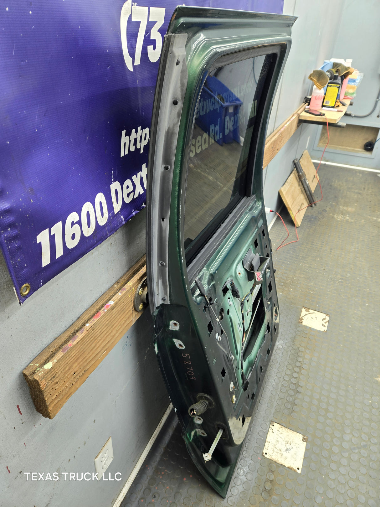 1999-2011 Ford Super Duty F250 F350 F450 F550 RH Crew Cab Passenger Side Rear Door