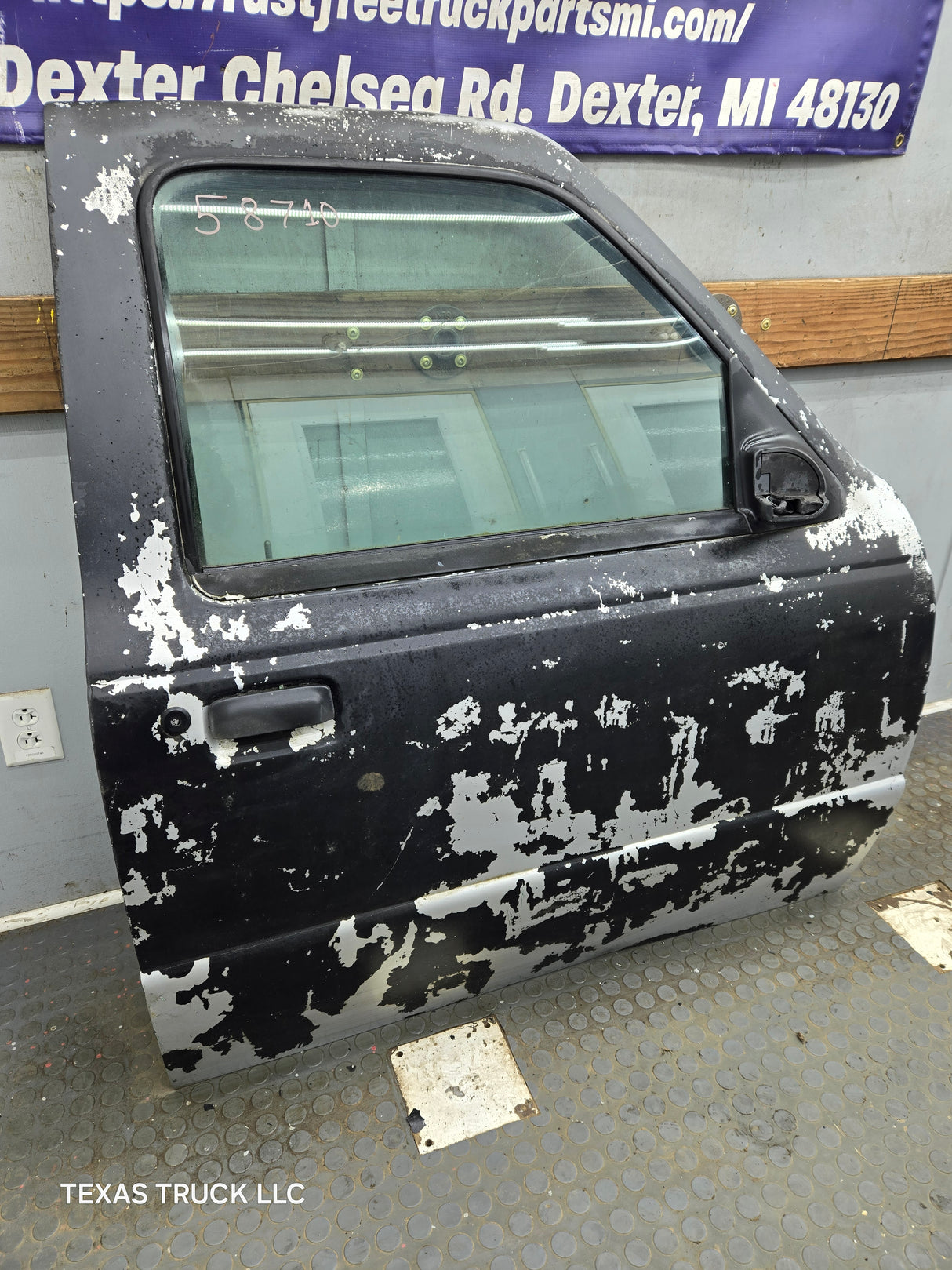 2003-2005 Ford Ranger Passenger Side Front Right Hand Door