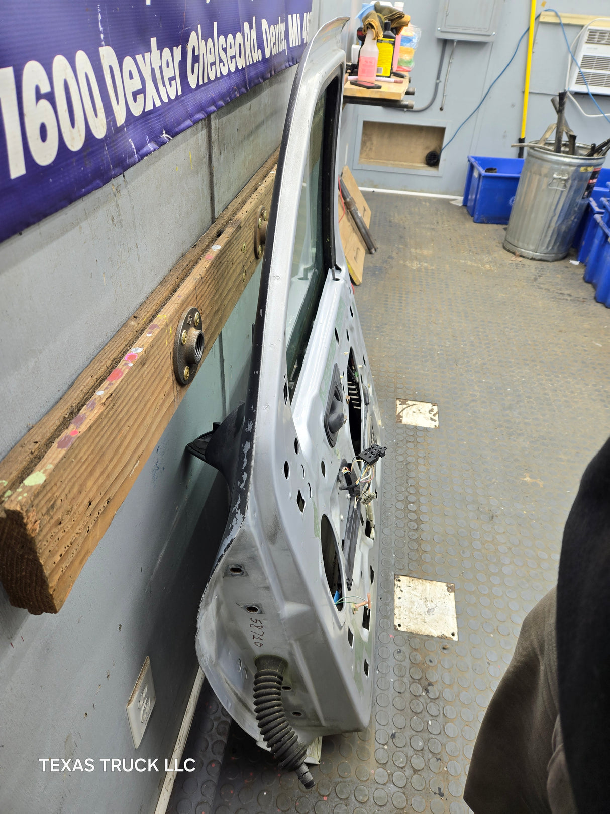 2003-2005 Ford Ranger Passenger Side Front Right Hand Door