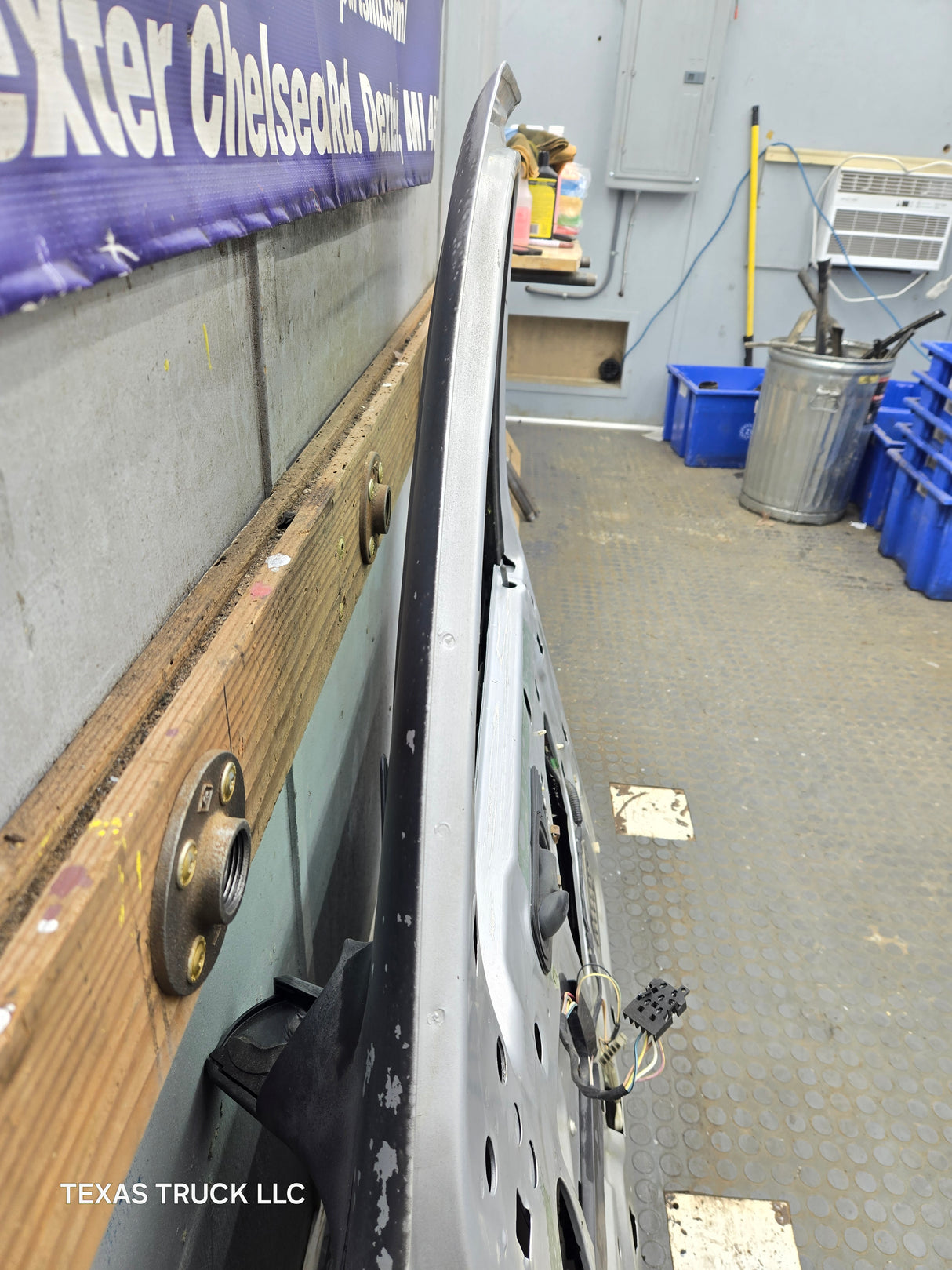 2003-2005 Ford Ranger Passenger Side Front Right Hand Door