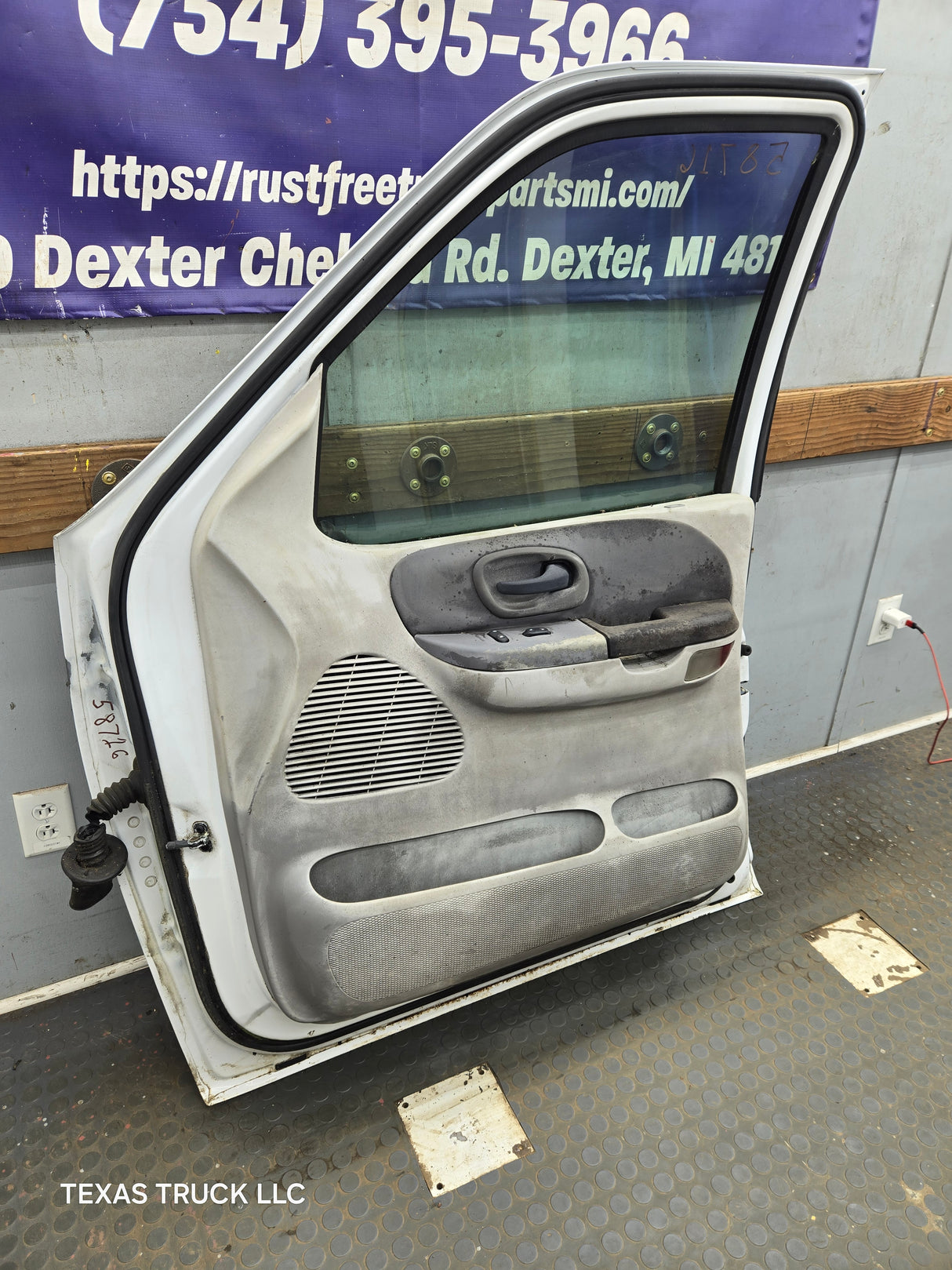1997-2003 Ford F150 Passenger Side RH Front Door