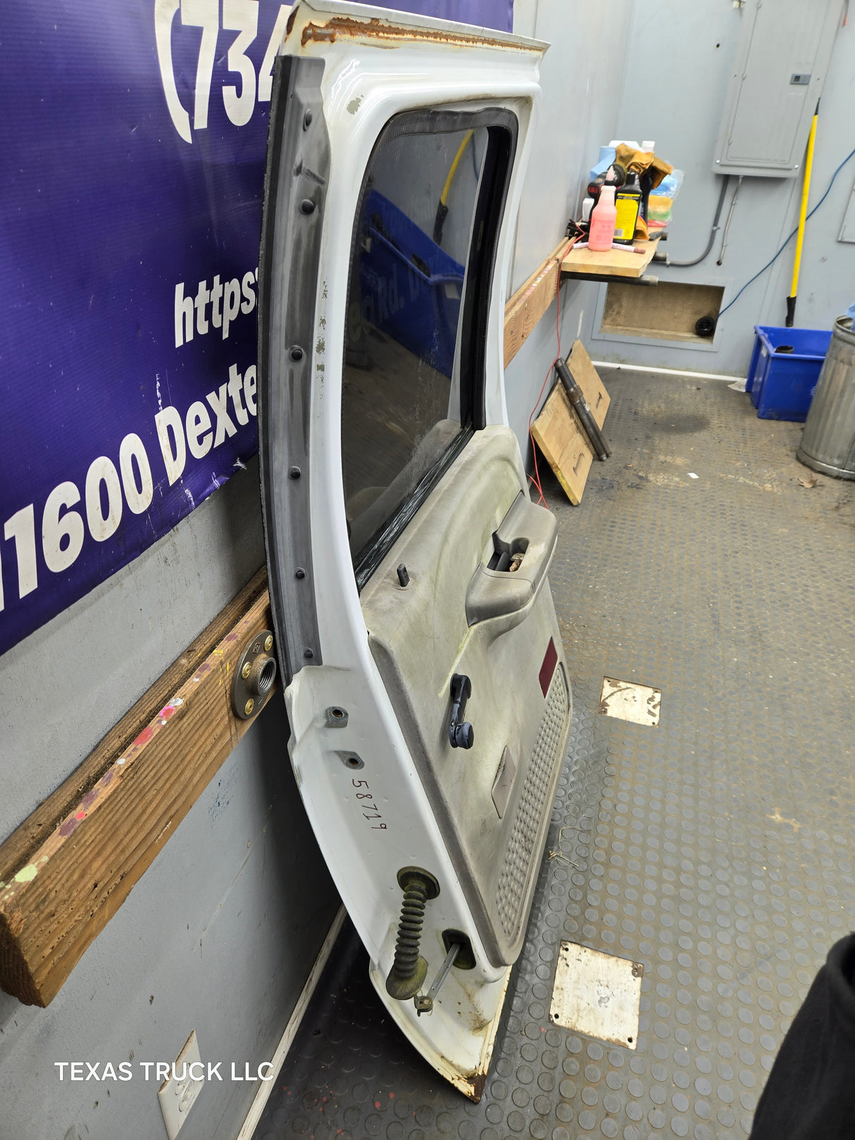 1999-2011 Ford Super Duty F250 F350 F450 F550 RH Crew Cab Passenger Side Rear Door