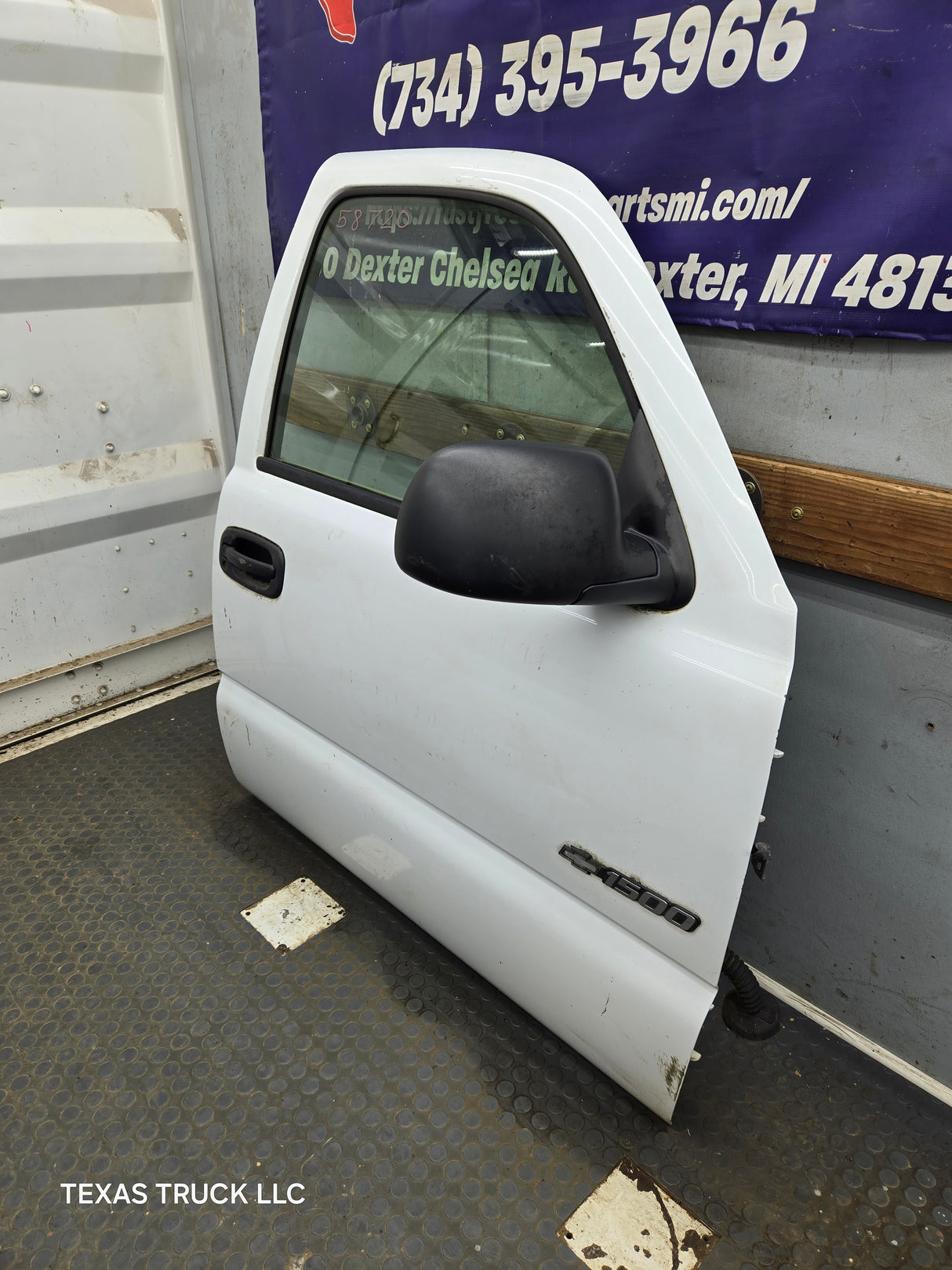 1999-2006 Chevrolet Silverado / GMC Sierra 1500 2500 3500 HD Front Passenger side Door RH
