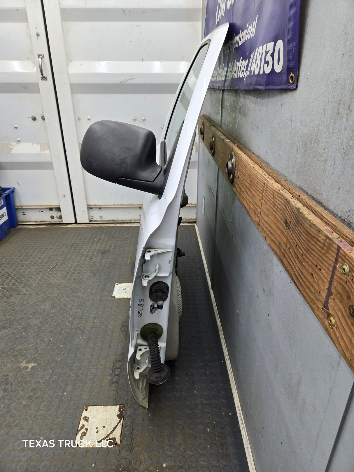 1999-2006 Chevrolet Silverado / GMC Sierra 1500 2500 3500 HD Front Passenger side Door RH