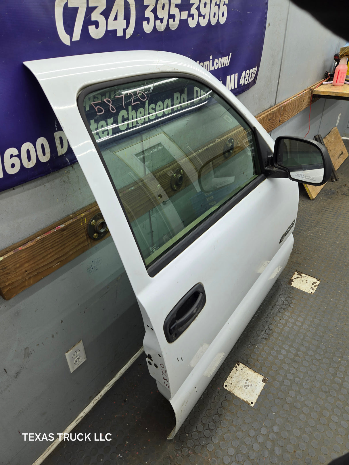 1999-2006 Chevrolet Silverado / GMC Sierra 1500 2500 3500 HD Front Passenger side Door RH