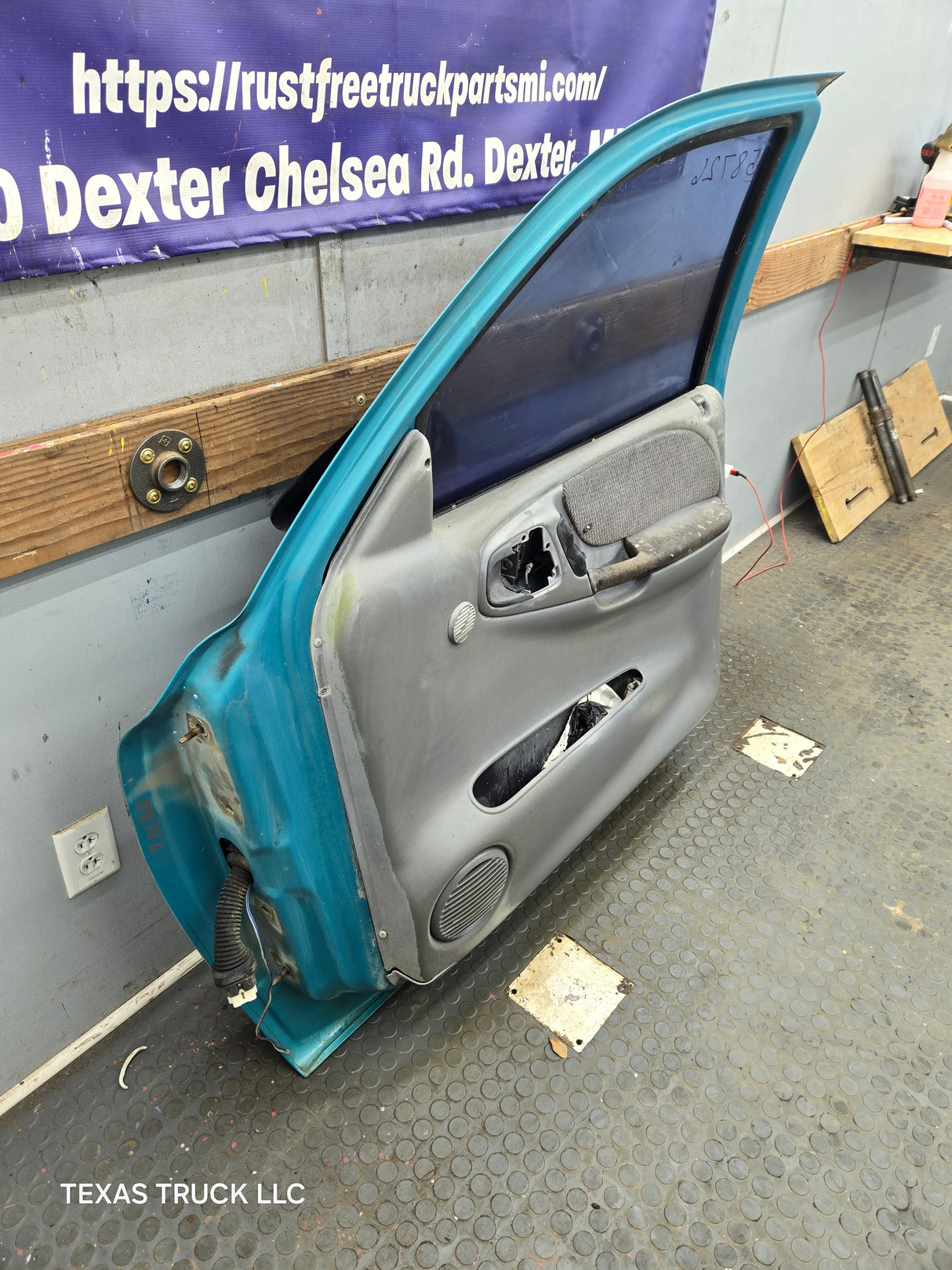 1997-2000 Dodge Dakota Passenger Side RH Front Door