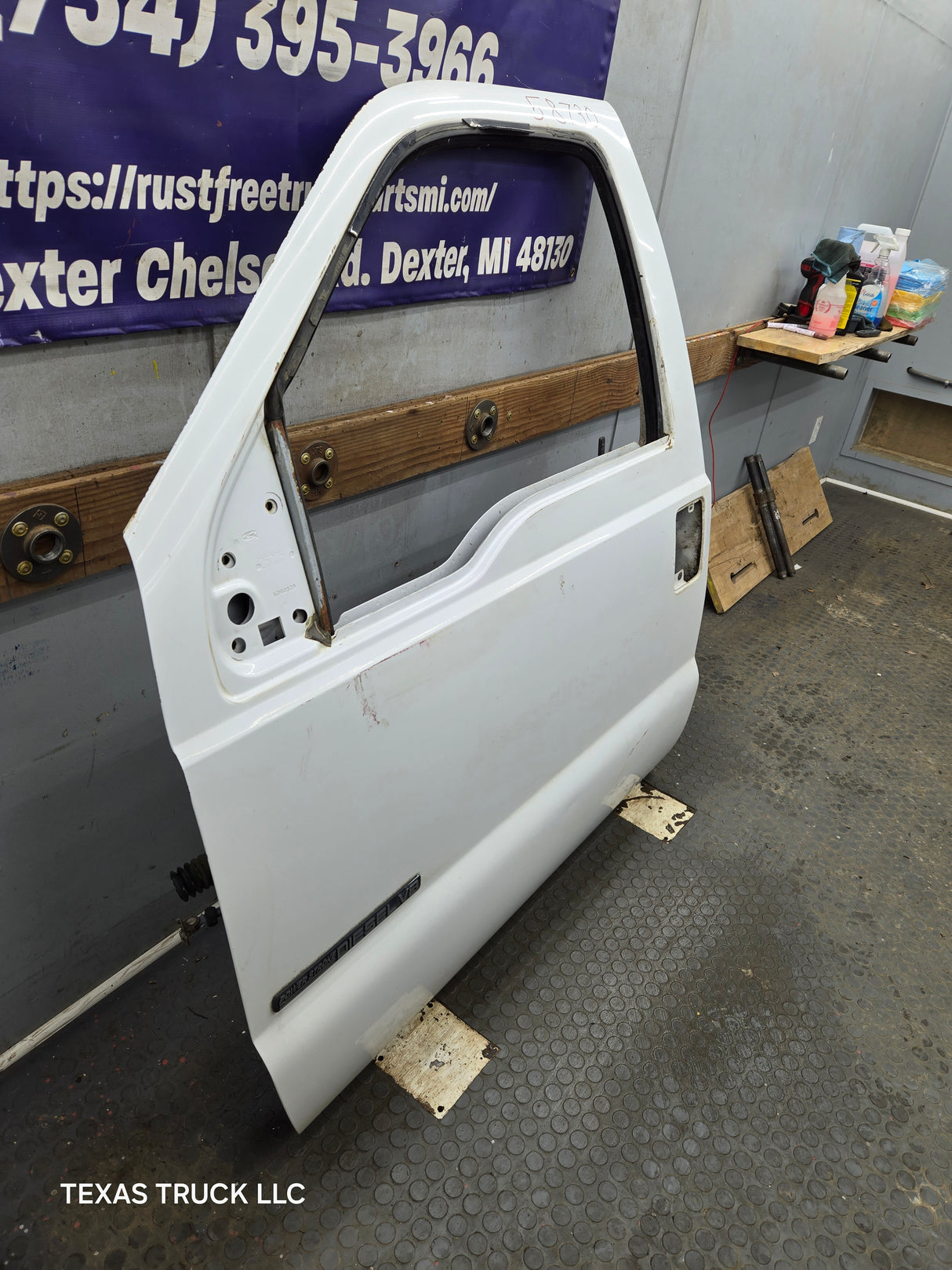 1999-2011 Ford Super Duty LH Driver Side Front Door F250 F350 F450 F550