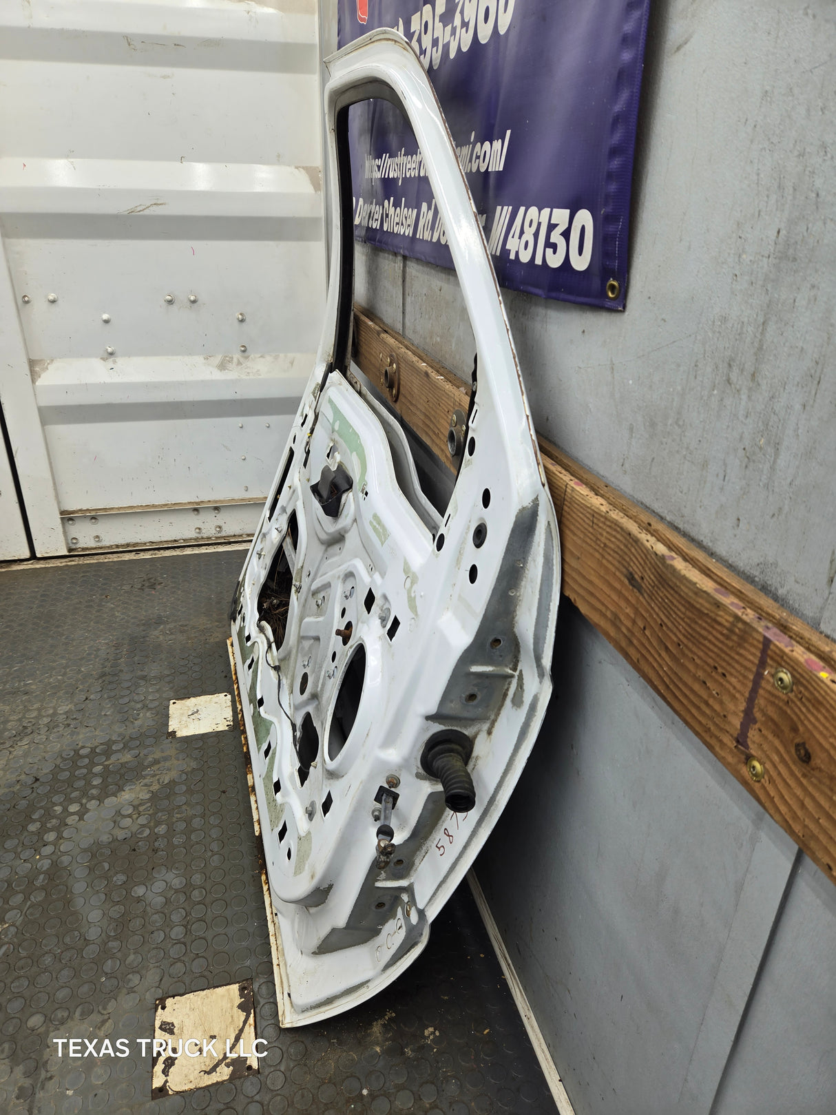 1999-2011 Ford Super Duty LH Driver Side Front Door F250 F350 F450 F550