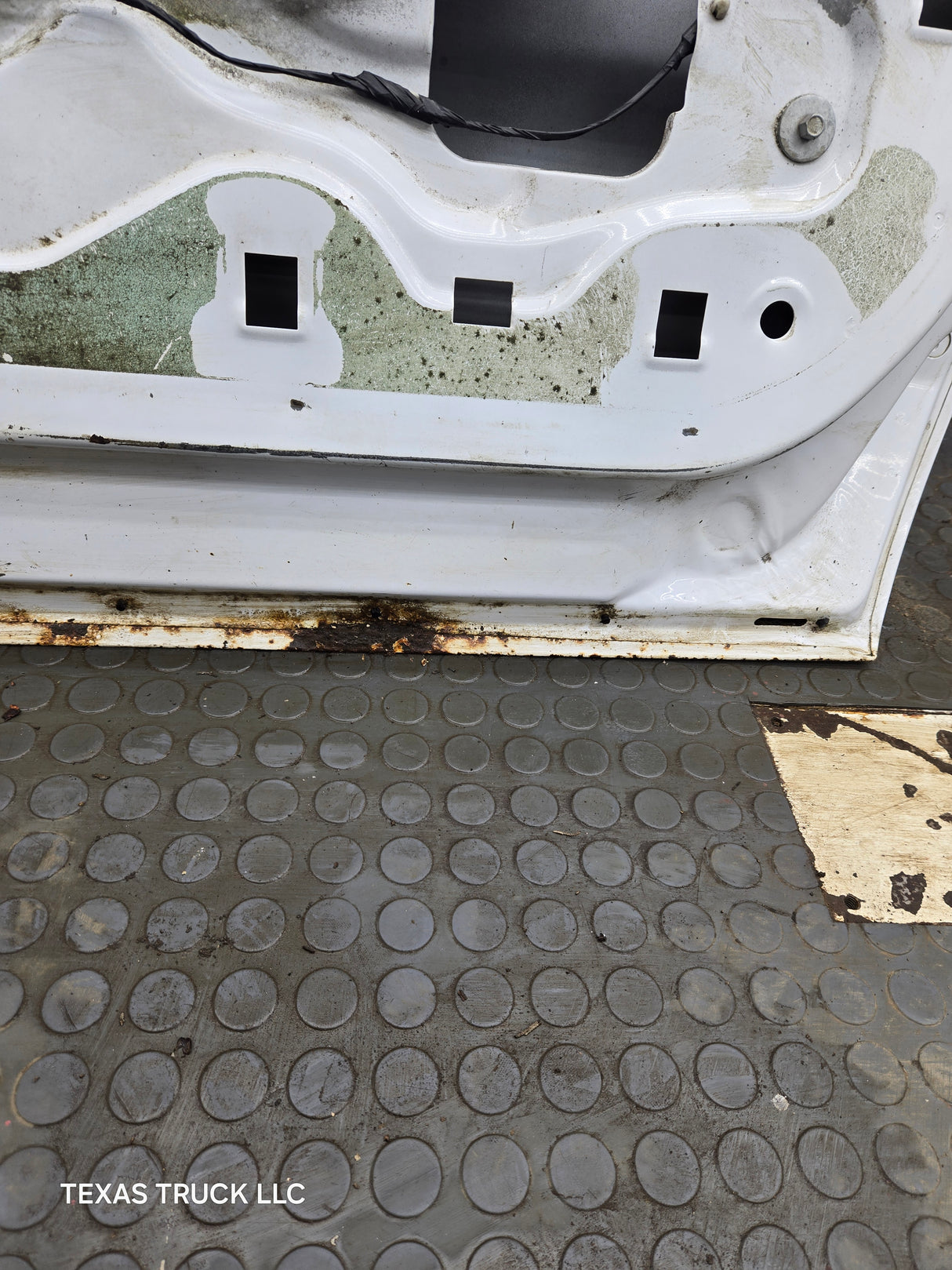 1999-2011 Ford Super Duty LH Driver Side Front Door F250 F350 F450 F550