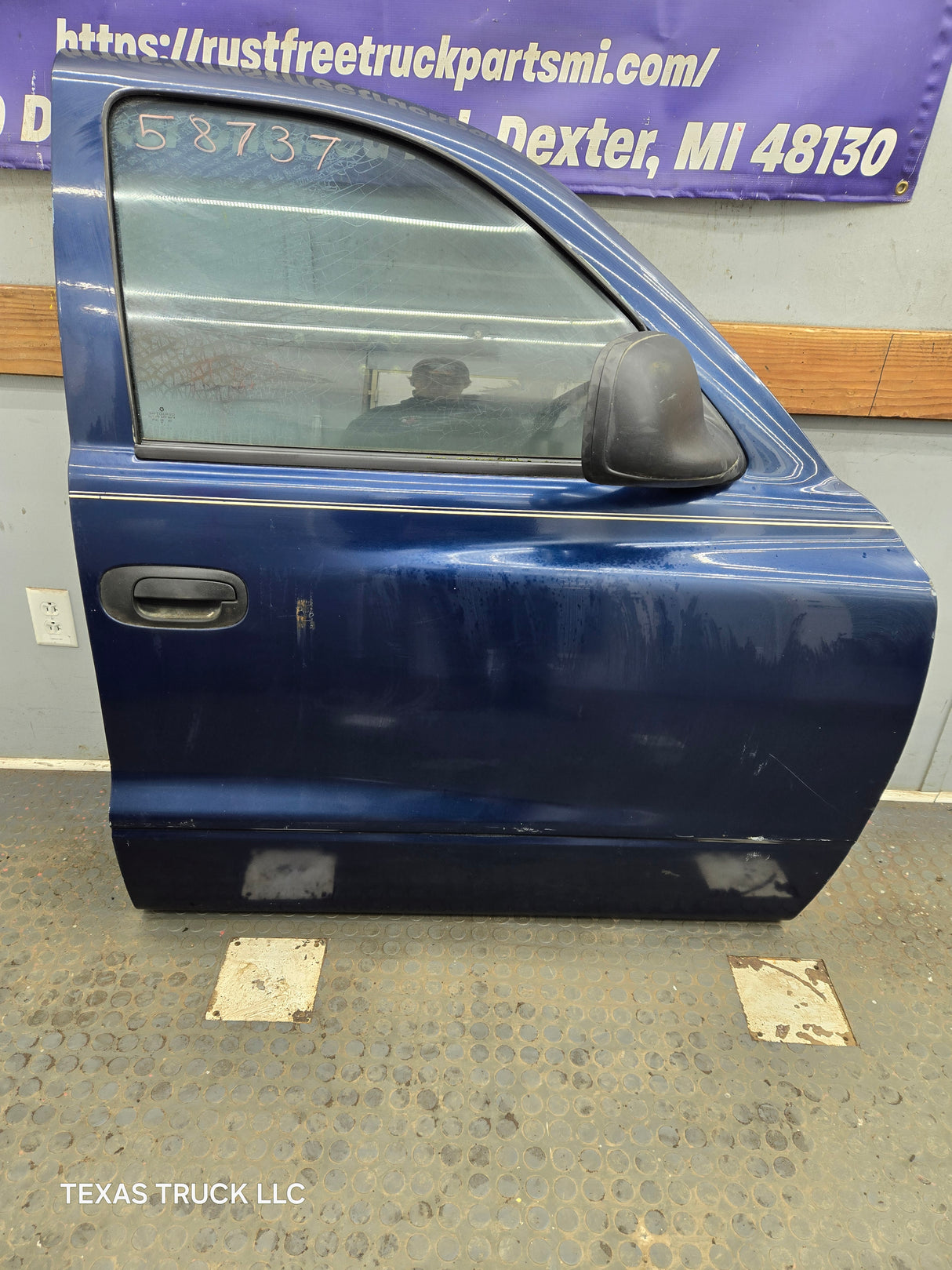 2001–2004 Dodge Dakota Quad Cab Front Passenger Side RH Door