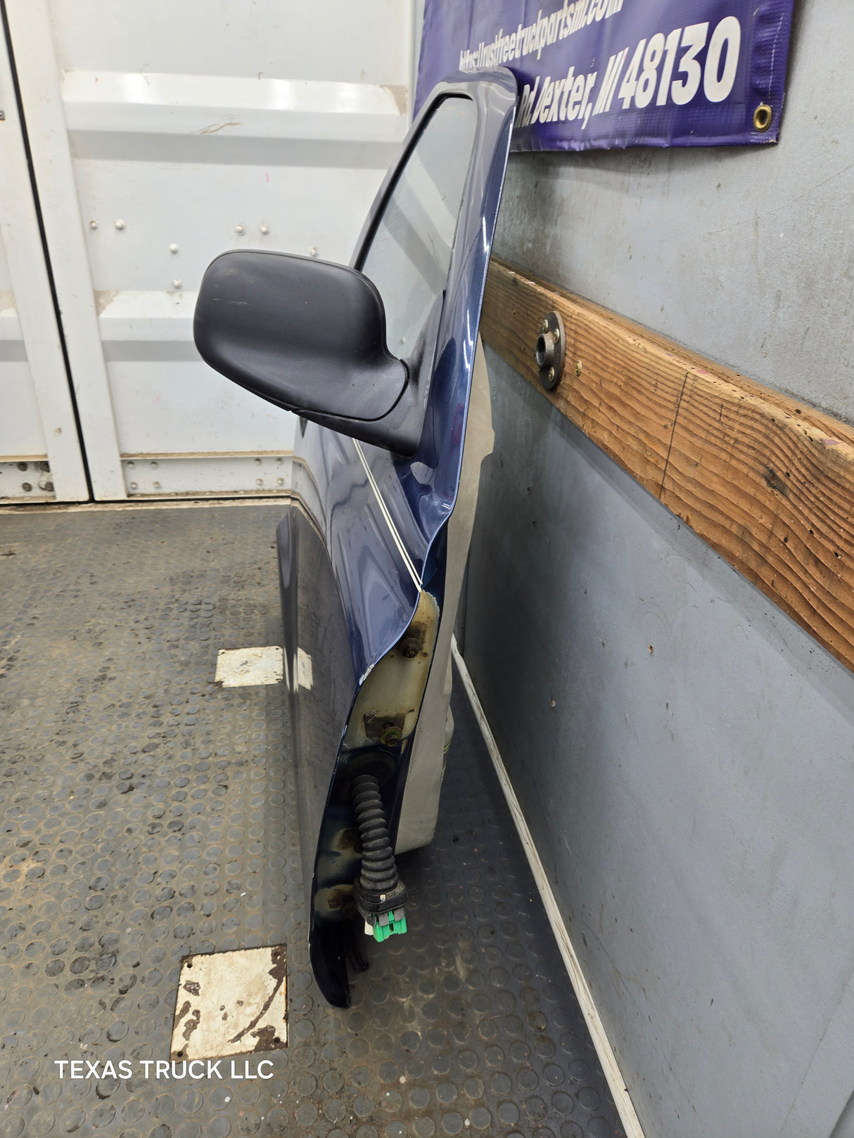 2001–2004 Dodge Dakota Quad Cab Front Passenger Side RH Door