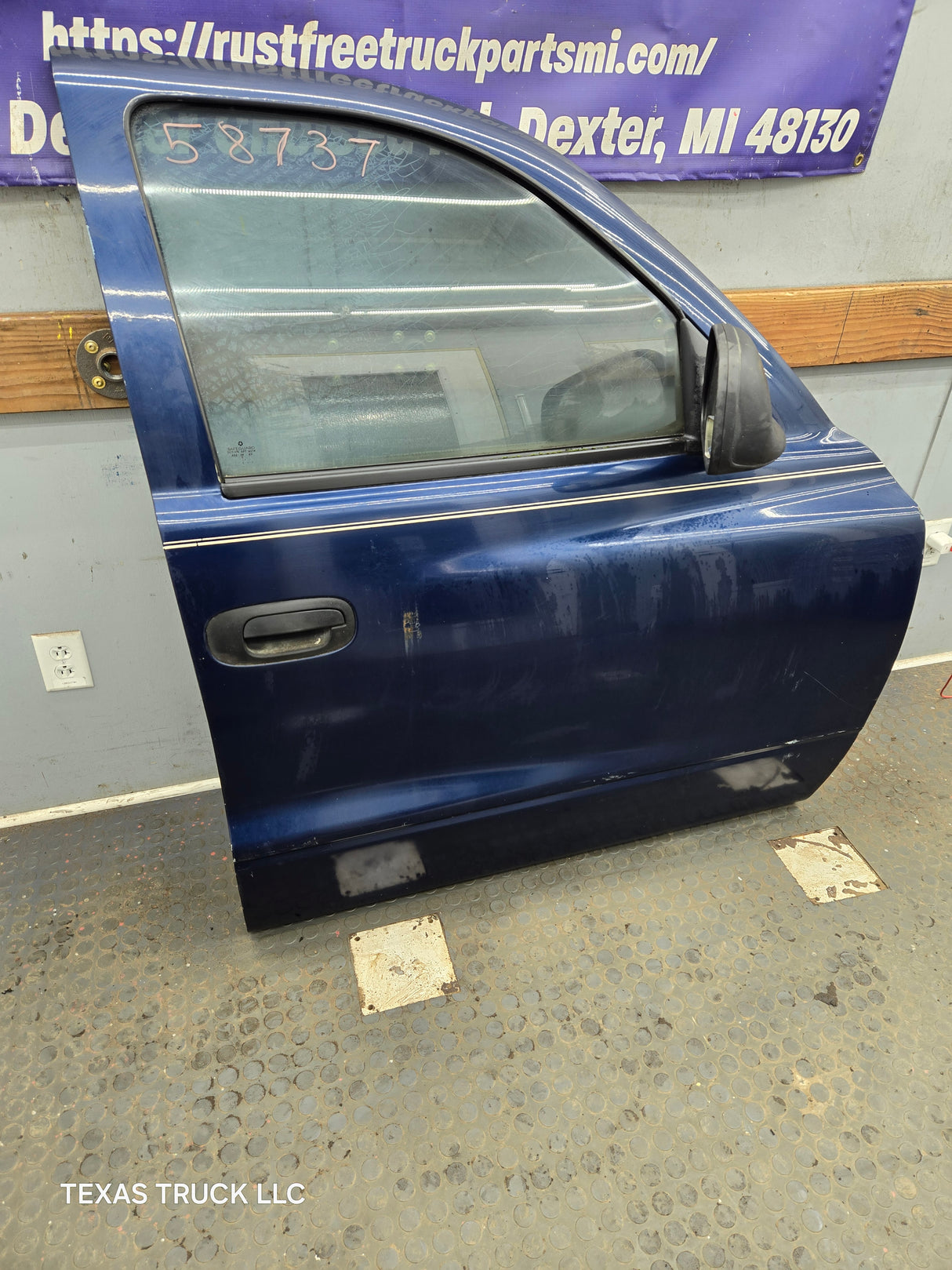 2001–2004 Dodge Dakota Quad Cab Front Passenger Side RH Door