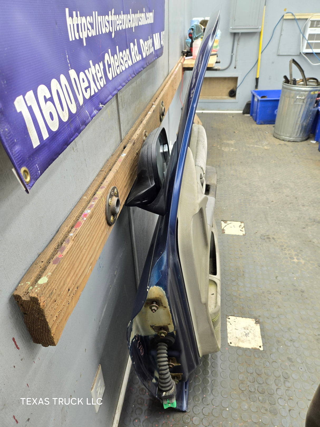 2001–2004 Dodge Dakota Quad Cab Front Passenger Side RH Door
