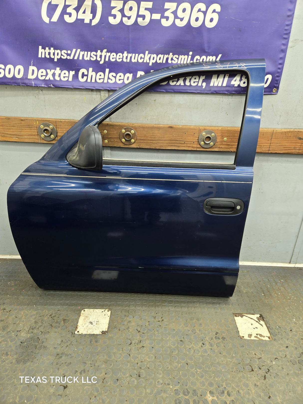 2001–2004 Dodge Dakota Quad Cab Front Driver Side LH Door