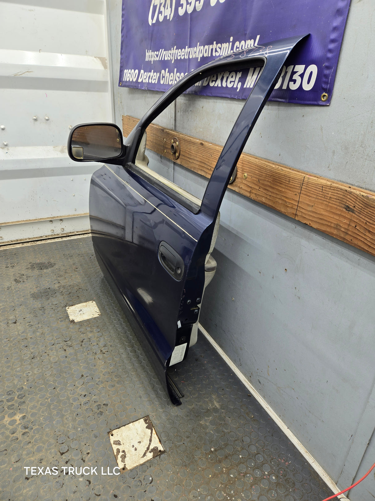 2001–2004 Dodge Dakota Quad Cab Front Driver Side LH Door