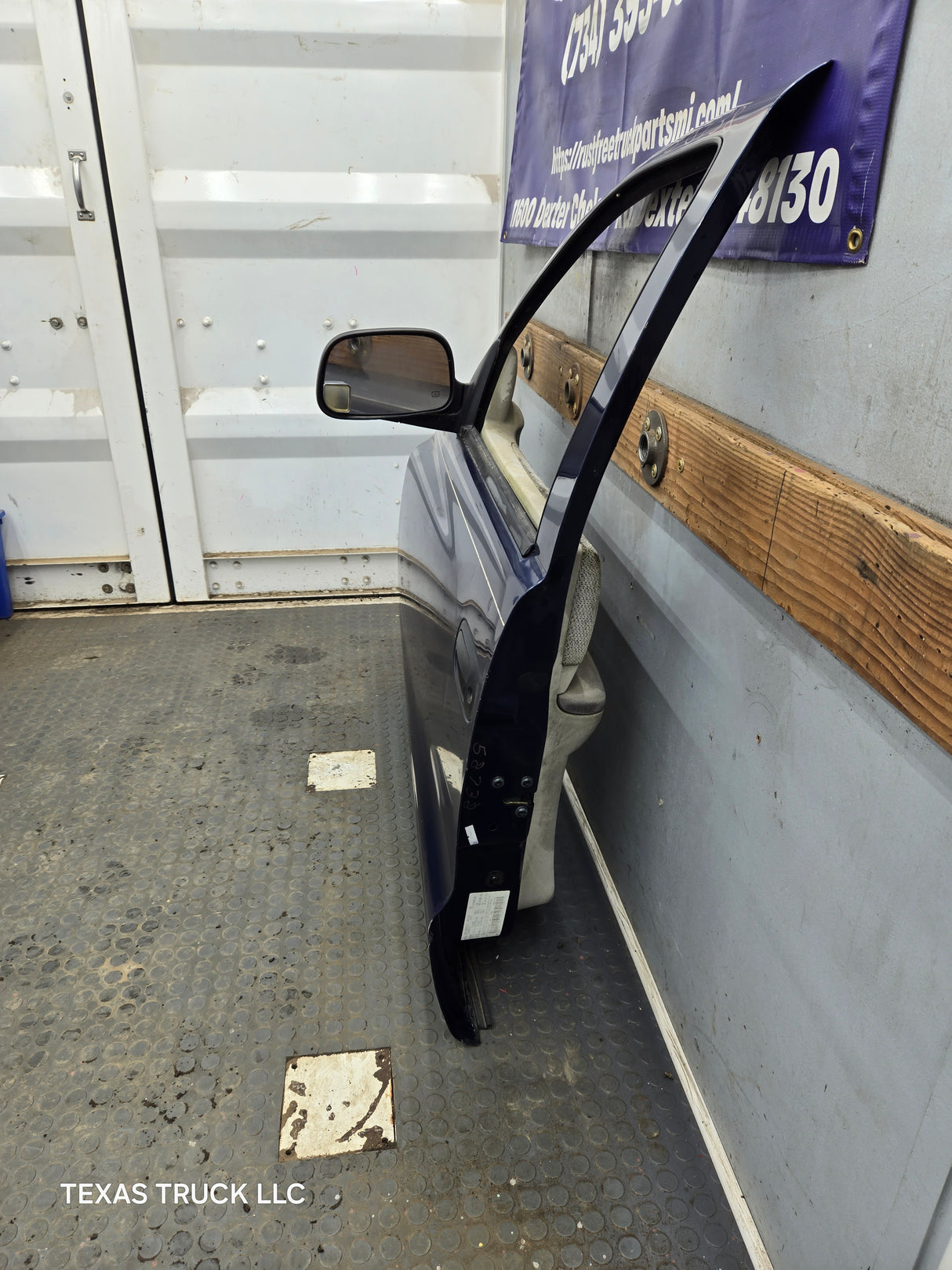 2001–2004 Dodge Dakota Quad Cab Front Driver Side LH Door