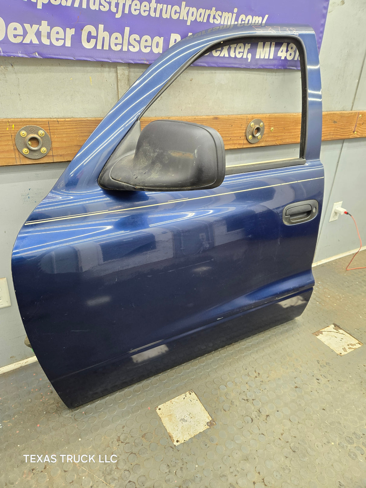 2001–2004 Dodge Dakota Quad Cab Front Driver Side LH Door