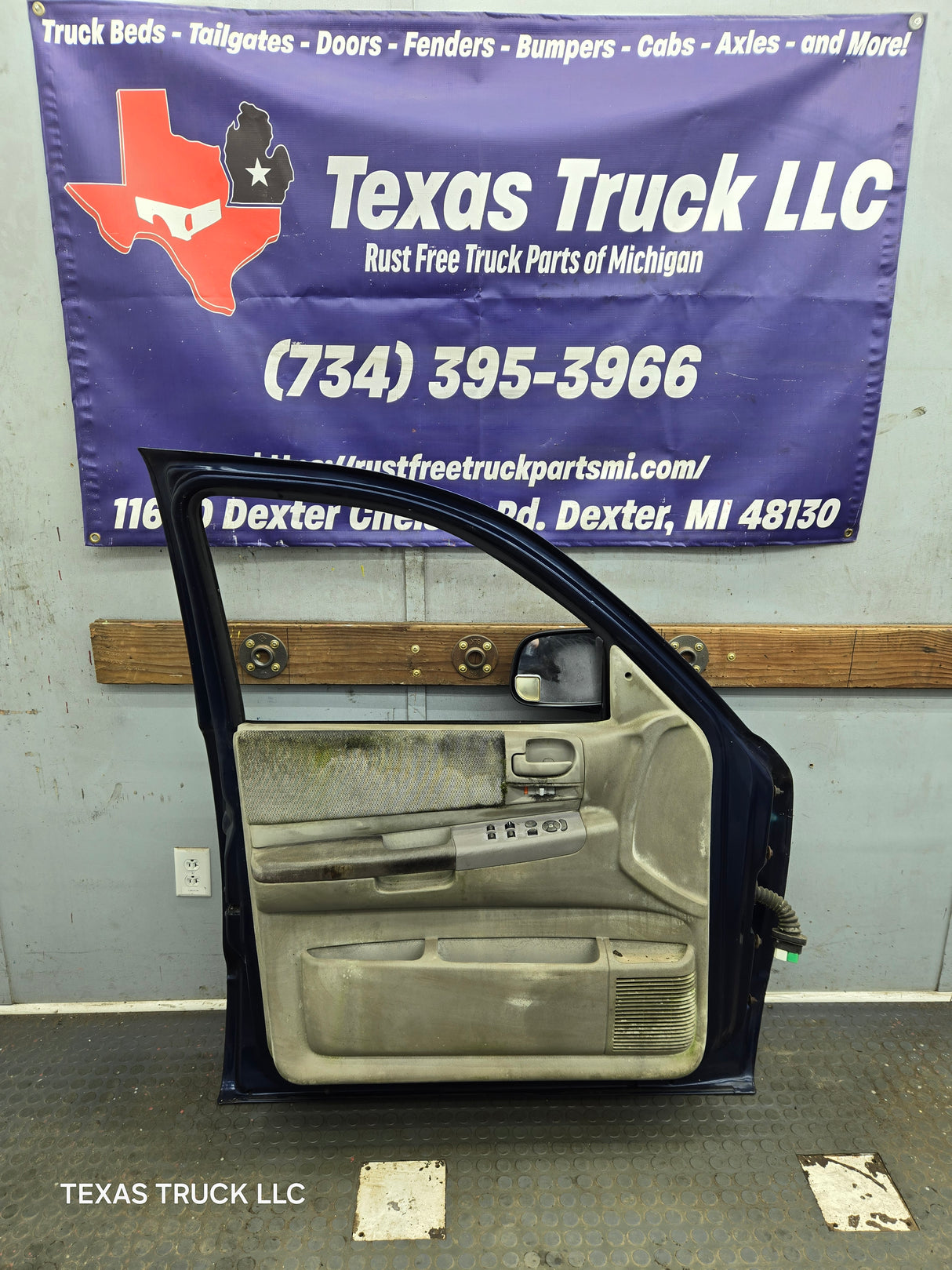 2001–2004 Dodge Dakota Quad Cab Front Driver Side LH Door