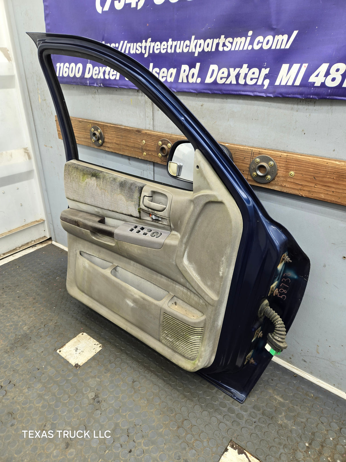 2001–2004 Dodge Dakota Quad Cab Front Driver Side LH Door
