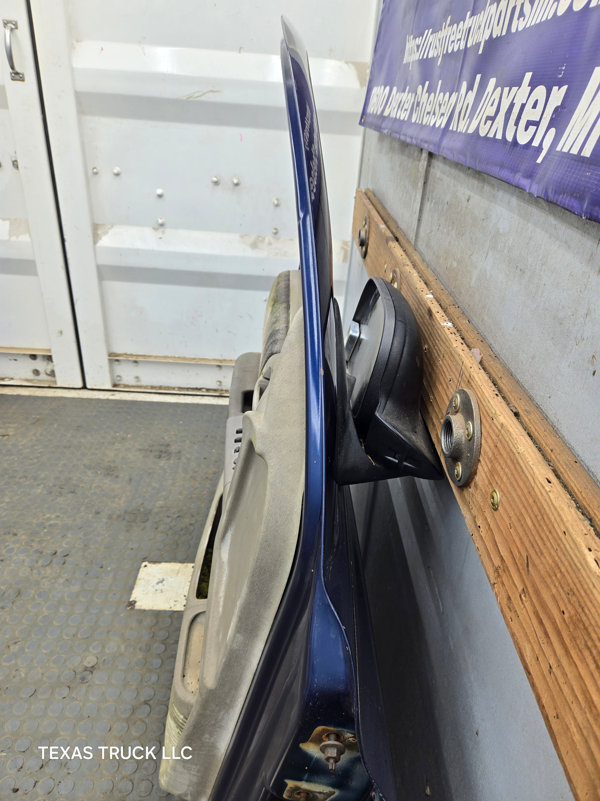 2001–2004 Dodge Dakota Quad Cab Front Driver Side LH Door