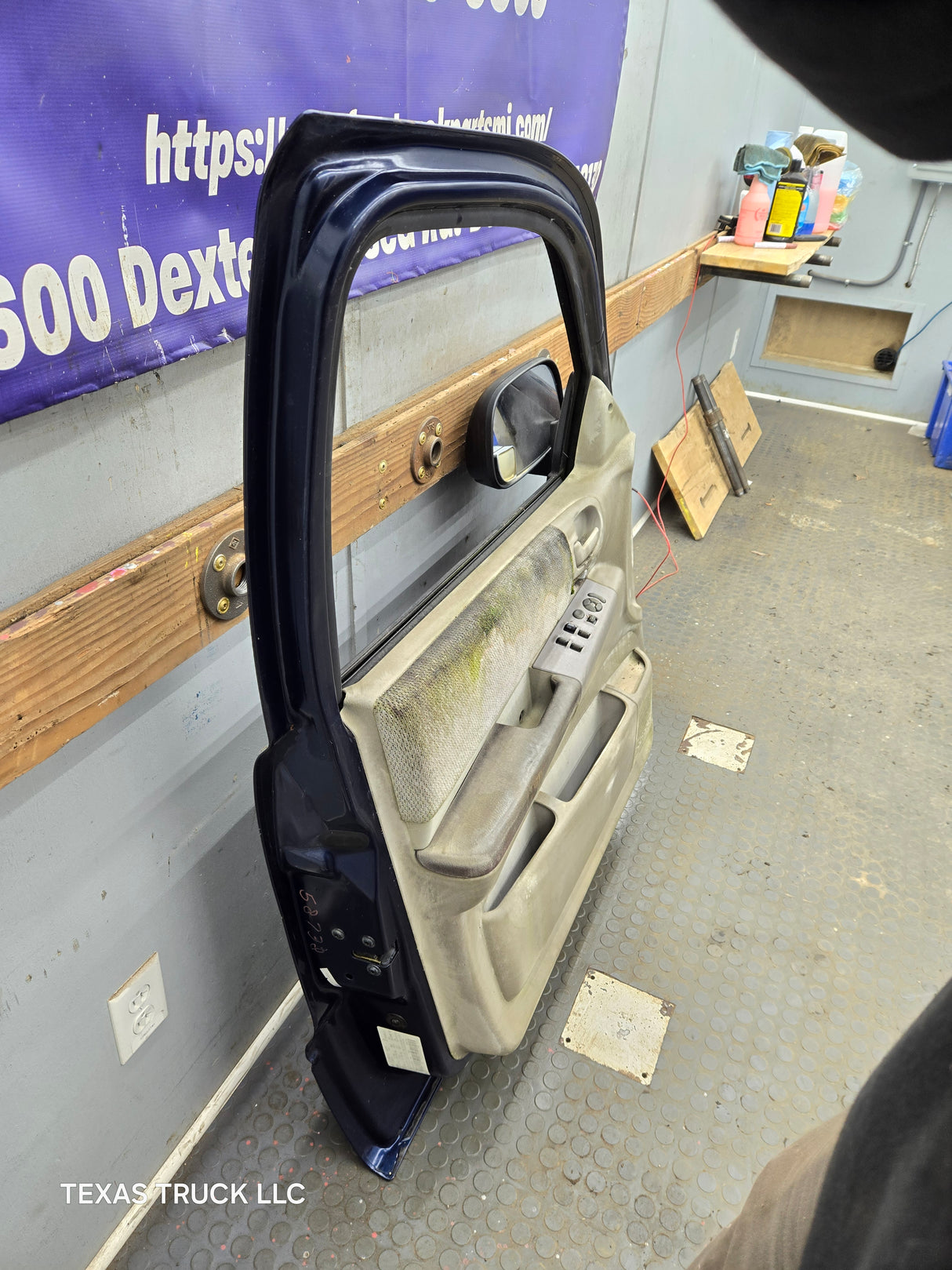 2001–2004 Dodge Dakota Quad Cab Front Driver Side LH Door