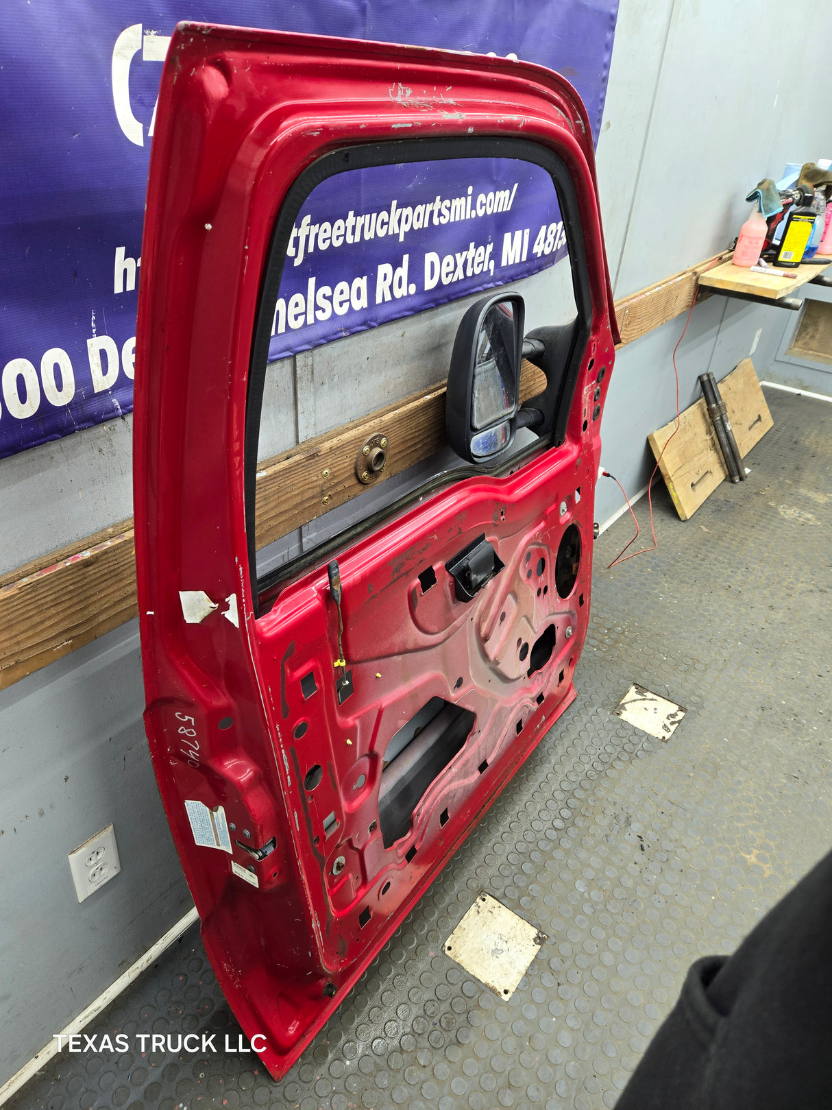 1999-2011 Ford Super Duty LH Driver Side Front Door F250 F350 F450 F550