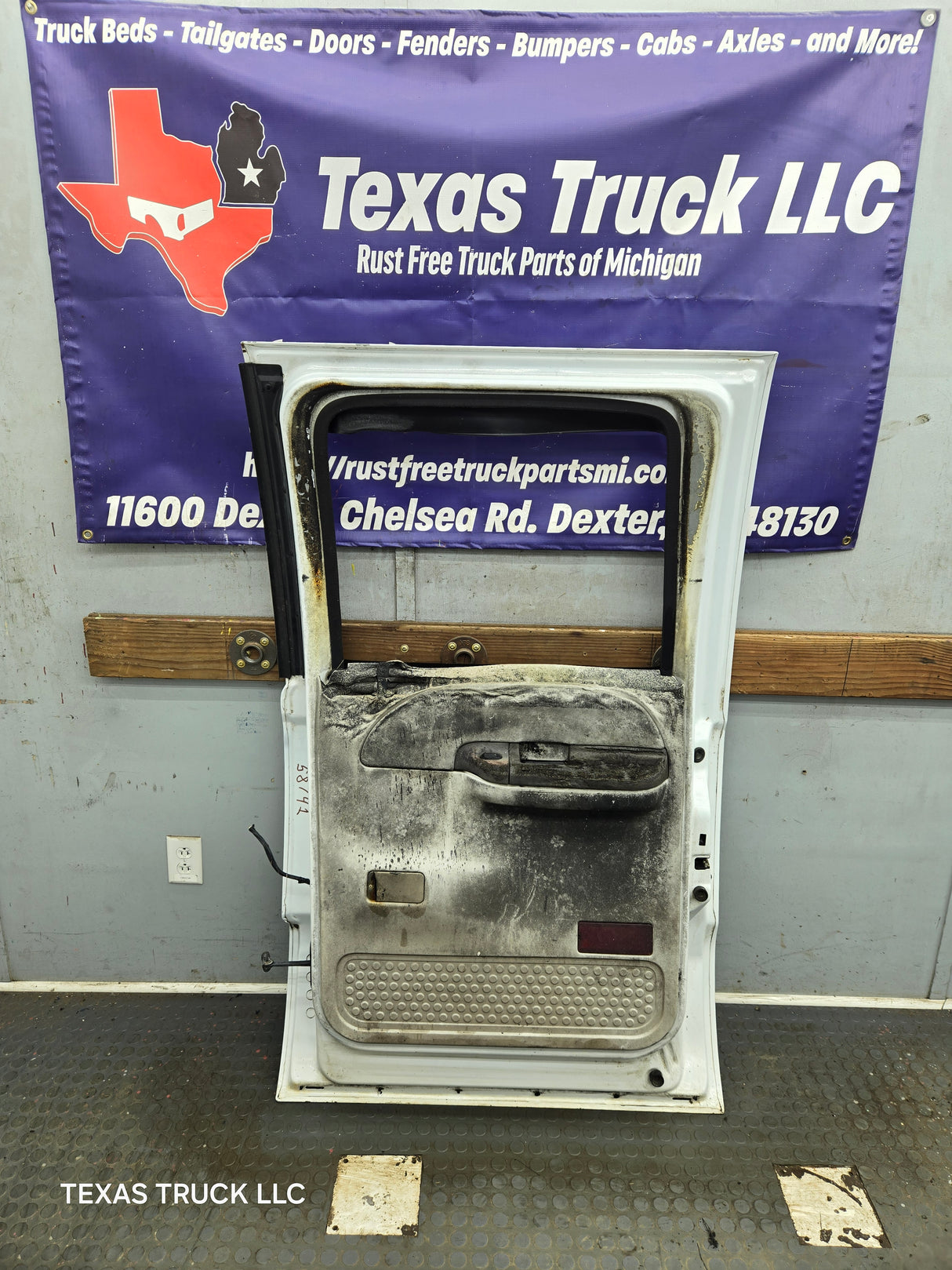 1999-2011 Ford Super Duty F250 F350 F450 F550 RH Crew Cab Passenger Side Rear Door